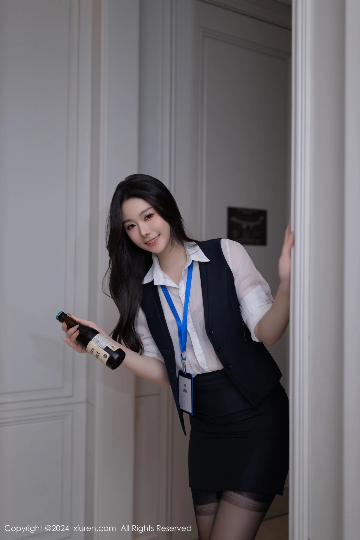 秀人集.com_[XiuRen秀人网]No.8808_模特小逗逗性感白色OL服饰露黑色内衣配黑丝吊袜秀美腿诱惑写真80P