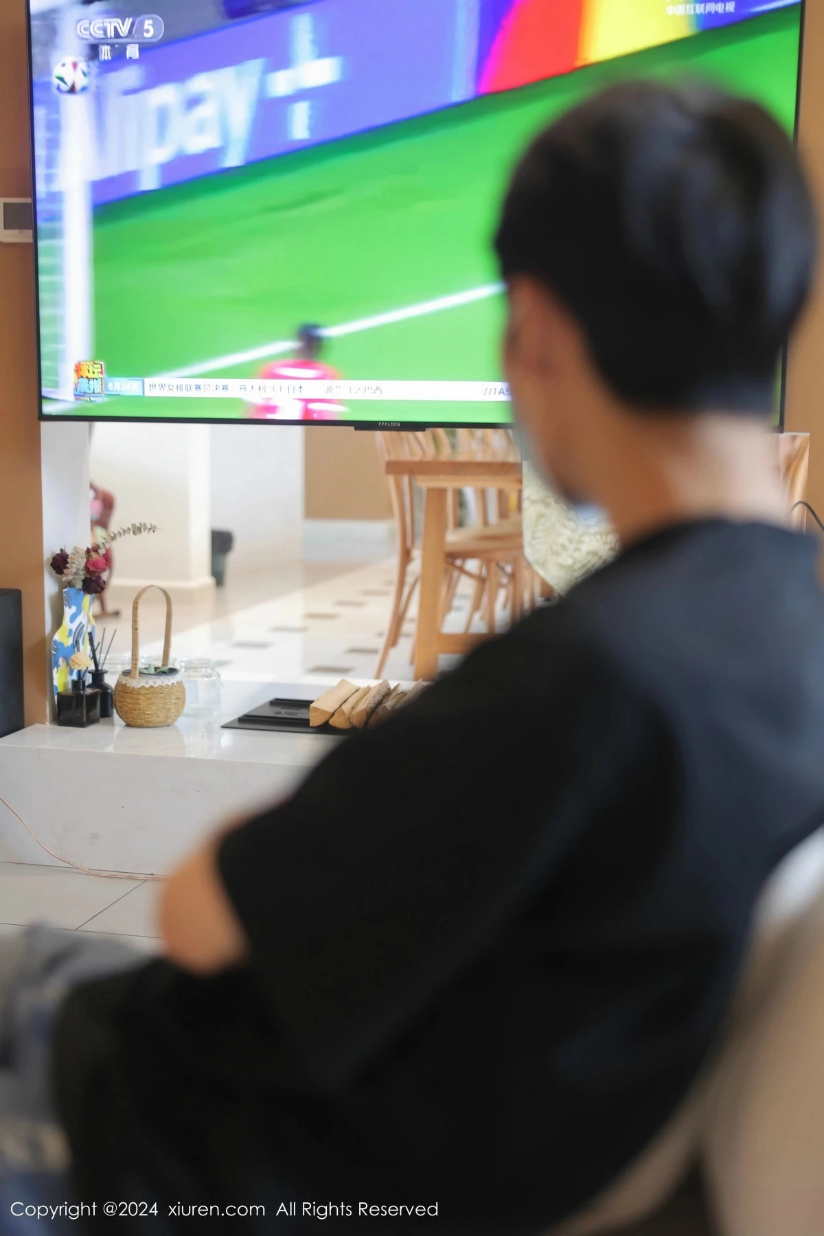 秀人集.com_[XiuRen秀人网]No.8812_模特桃妖夭欧洲杯主题白色球服配白丝袜秀曼妙身姿撩人诱惑写真90P