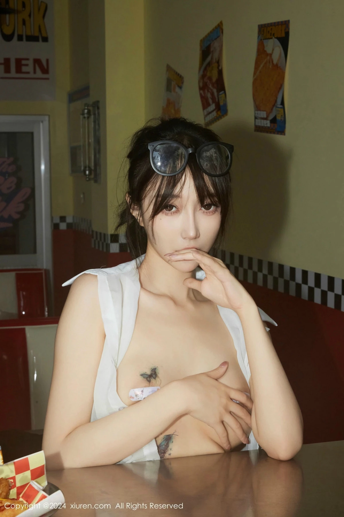 秀人集.com_[XiuRen秀人网]No.8811_模特玥儿玥er性感蓝色超短牛仔裤配超薄黑丝秀曼妙身姿诱惑写真74P