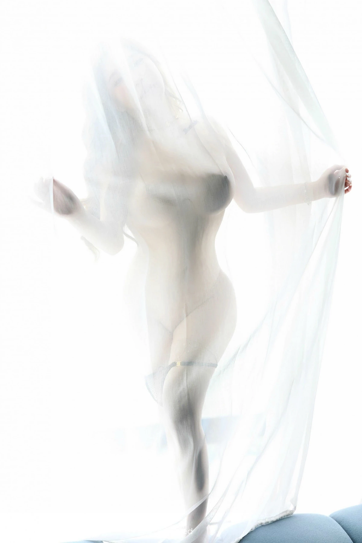 秀人集.com_[XiuRen秀人网]No.8813_模特小海臀Rena性感浅色连衣短裙配白丝袜秀丰满身材诱惑写真71P