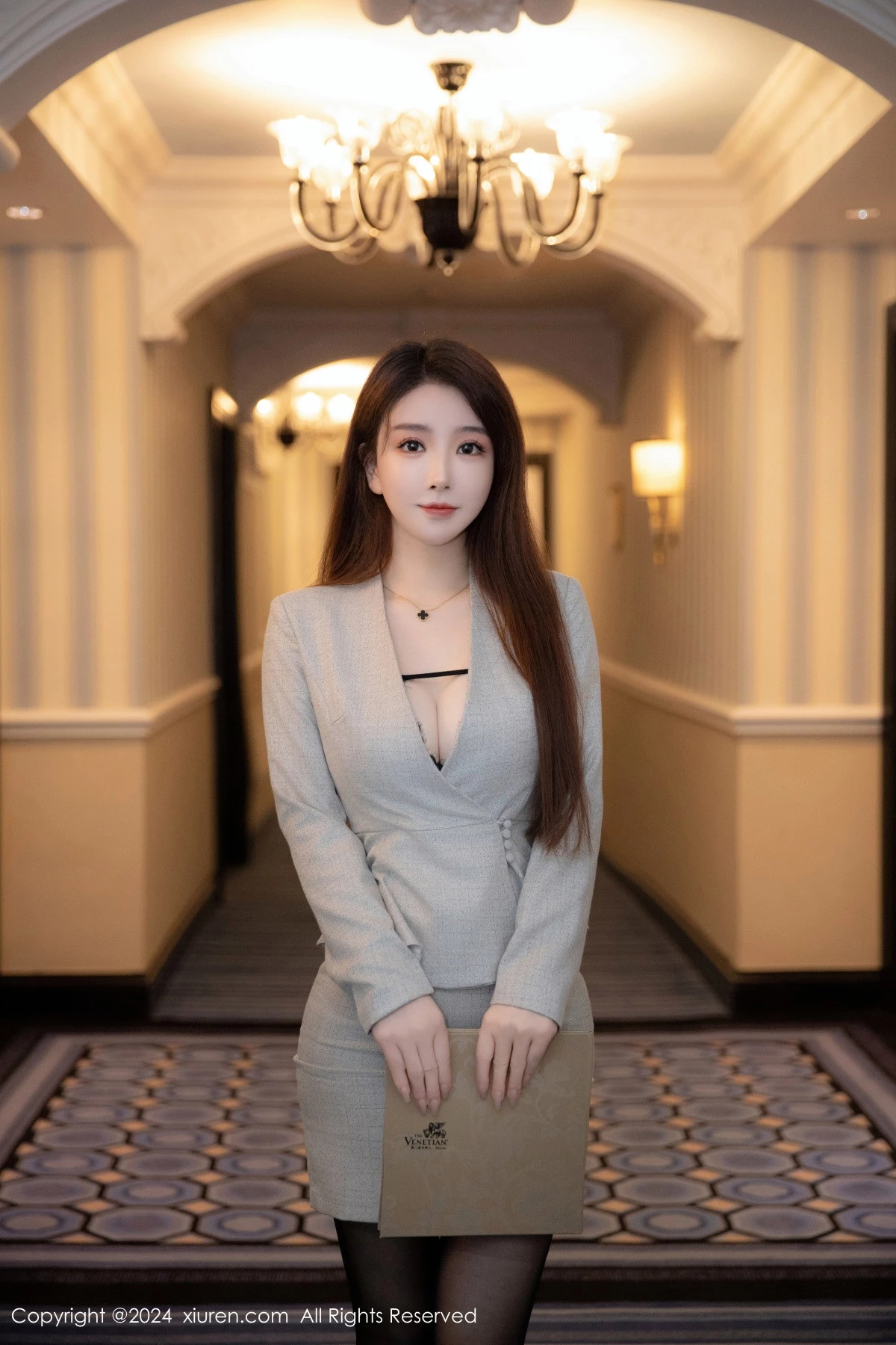 秀人集.com_[XiuRen秀人网]No.8716_模特雨儿酱eve性感灰色OL服露黑色蕾丝内衣秀惹火身材诱惑写真83P