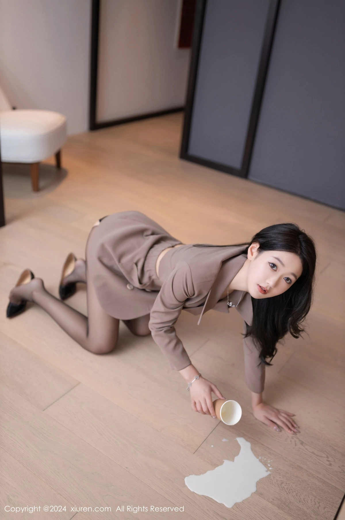 秀人集.com_[XiuRen秀人网]No.8824_模特唐安琪性感秘书OL服饰露黑色蕾丝内衣秀曼妙身姿迷人写真83P