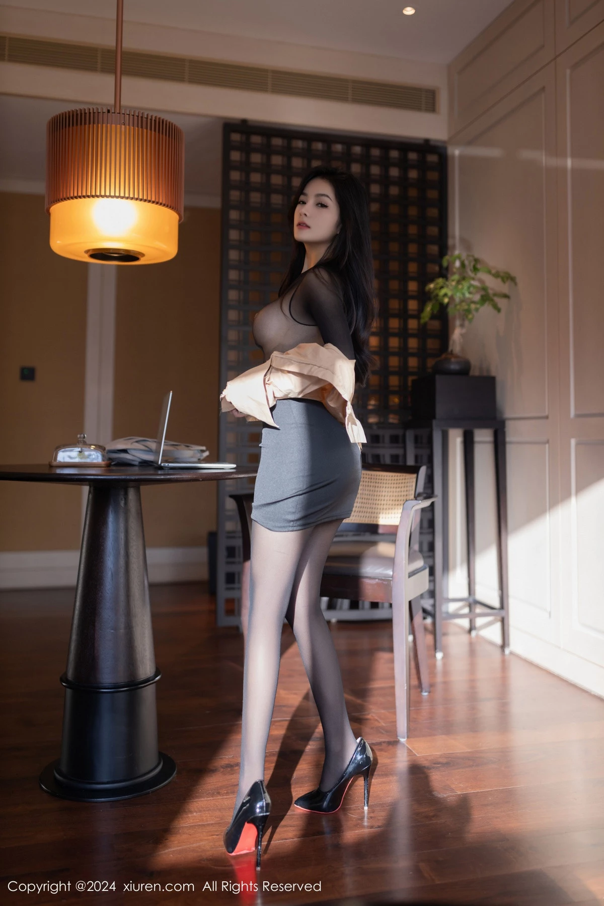 秀人集.com_[XiuRen秀人网]No.8835_模特谭小灵性感OL服饰露超薄连体黑丝秀丰腴惹火身材诱惑写真80P