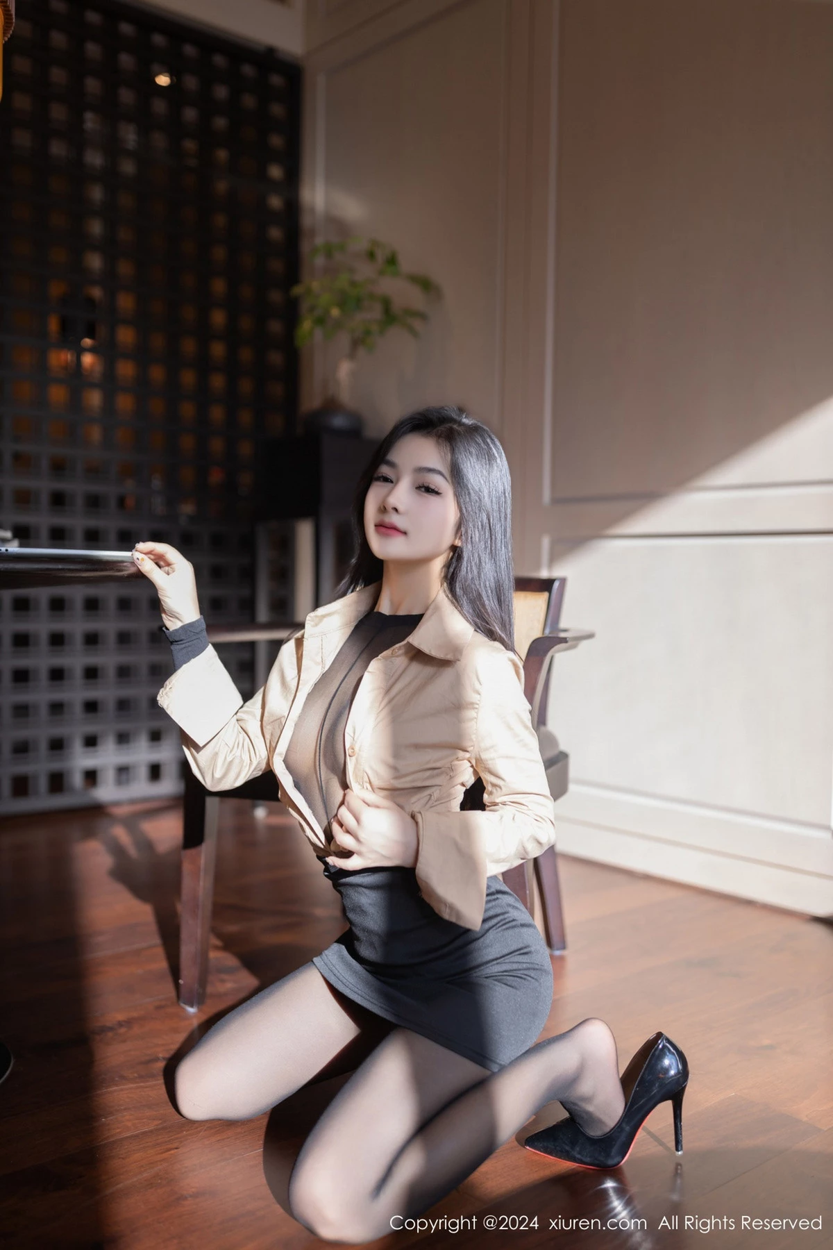 秀人集.com_[XiuRen秀人网]No.8835_模特谭小灵性感OL服饰露超薄连体黑丝秀丰腴惹火身材诱惑写真80P