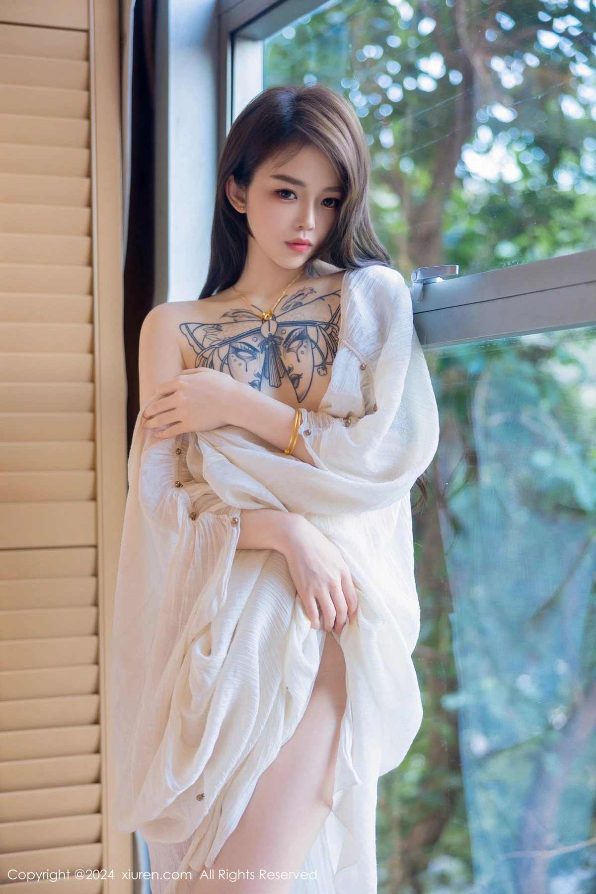 秀人集.com_[XiuRen秀人网]No.8842_新人模特夏竹性感浅色连衣裙+白色薄纱服饰秀曼妙身姿诱惑写真83P