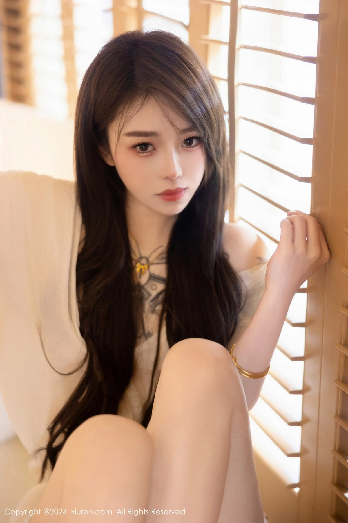 秀人集.com_[XiuRen秀人网]No.8842_新人模特夏竹性感浅色连衣裙+白色薄纱服饰秀曼妙身姿诱惑写真83P