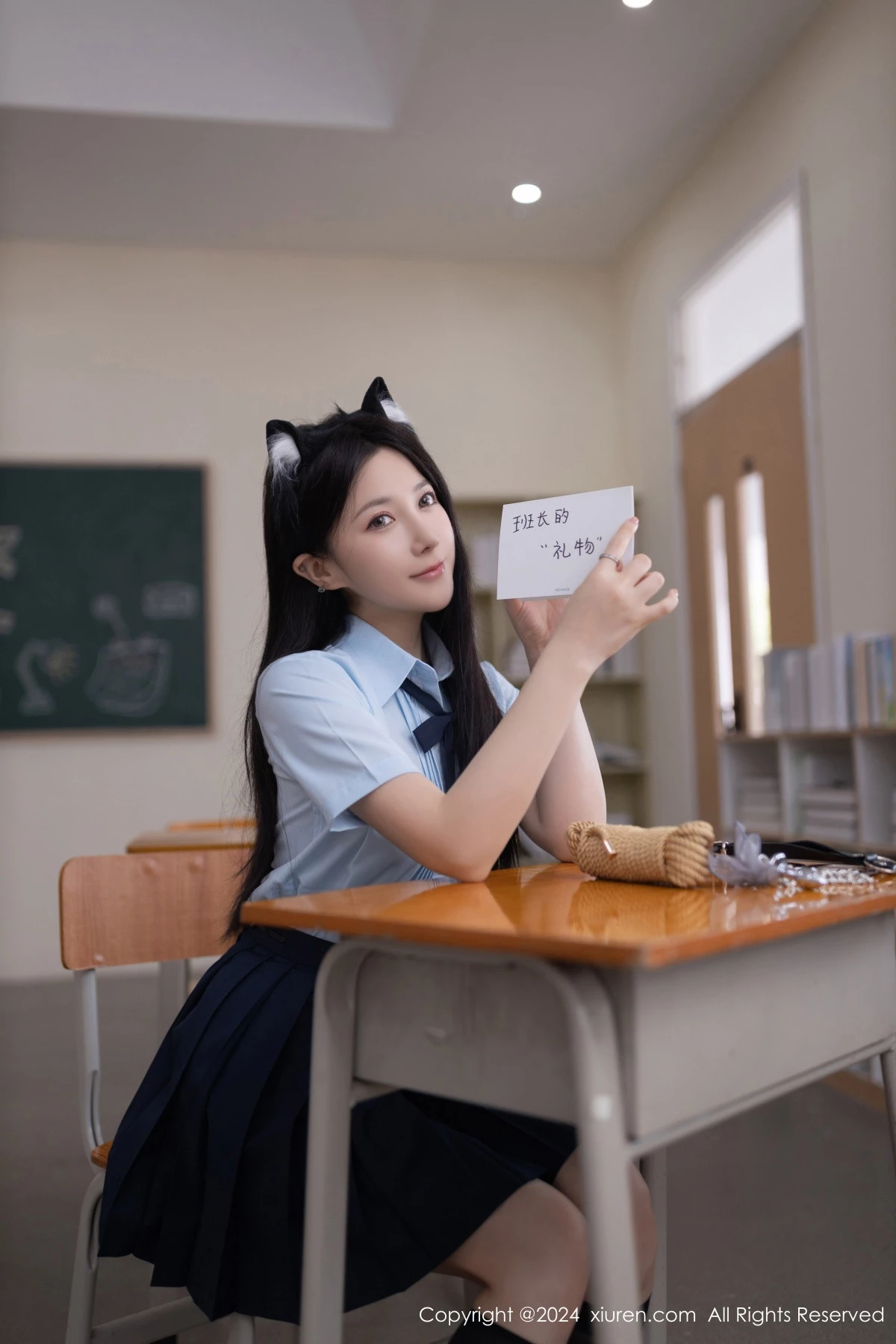 秀人集.com_[XiuRen秀人网]No.8854_模特鱼子酱Fish教室场景性感学生制服配黑丝袜秀曼妙身姿诱惑写真80P