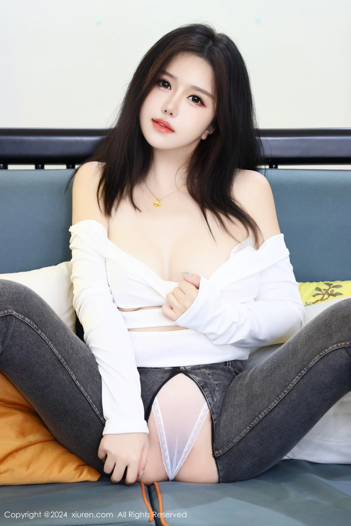 秀人集.com_[XiuRen秀人网]No.8853_模特小薯条nienie性感白色T恤配露臀牛仔裤秀完美身材诱惑写真78P