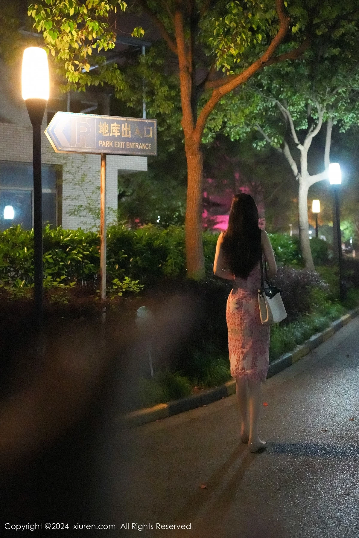 秀人集.com_[XiuRen秀人网]No.8855_模特Erikaki性感浅粉色碎花裙露白色内衣秀完美身材迷人诱惑写真78P