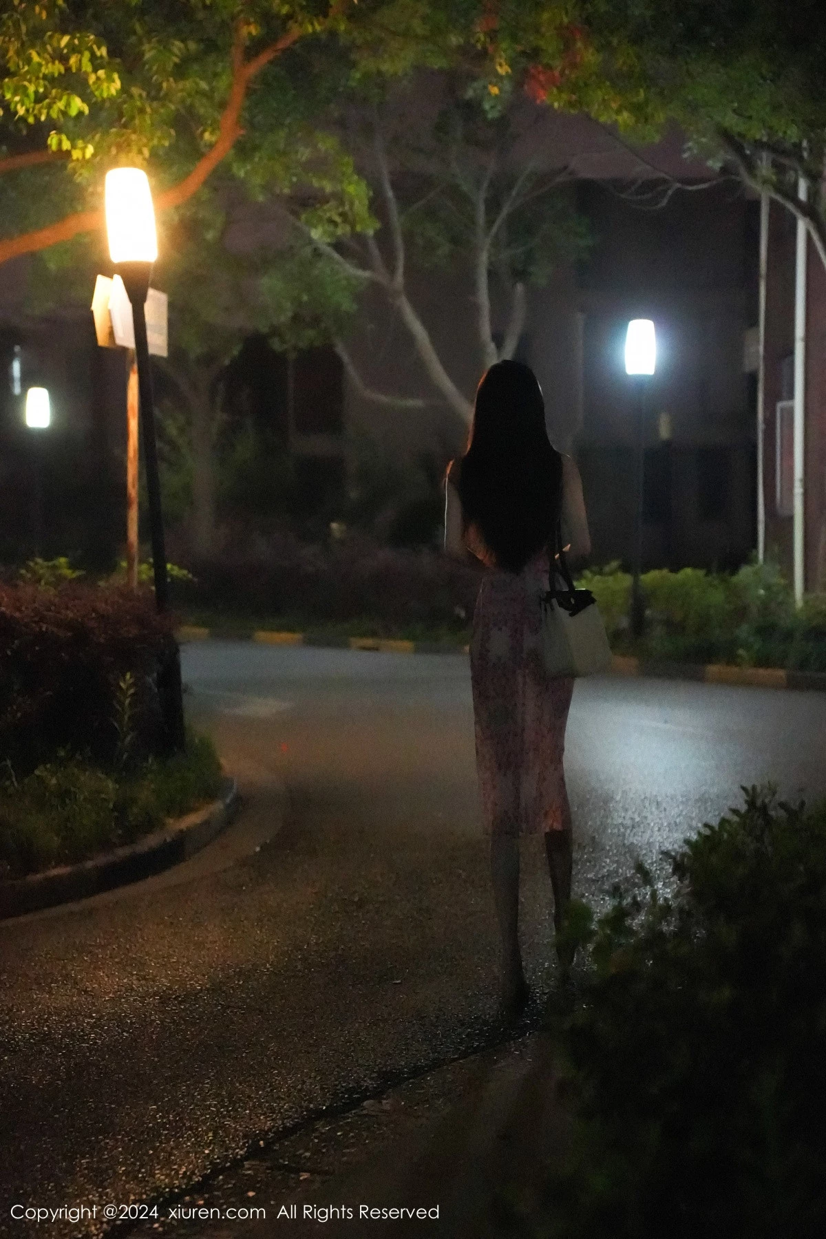 秀人集.com_[XiuRen秀人网]No.8855_模特Erikaki性感浅粉色碎花裙露白色内衣秀完美身材迷人诱惑写真78P