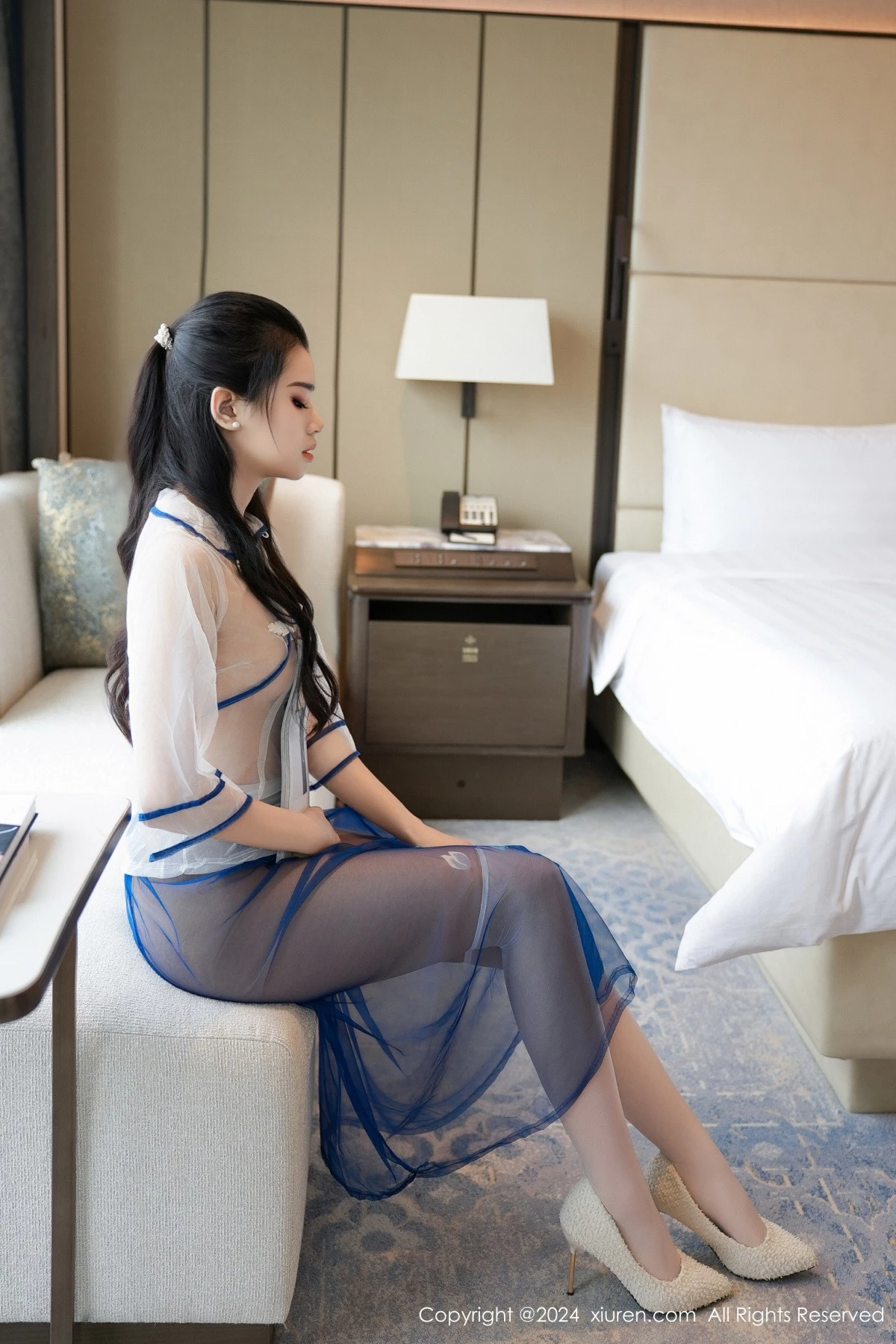 秀人集.com_[XiuRen秀人网]No.8721_模特惜惜free性感蓝白透明旗袍配丁字裤秀翘臀美腿惹火诱惑写真57P