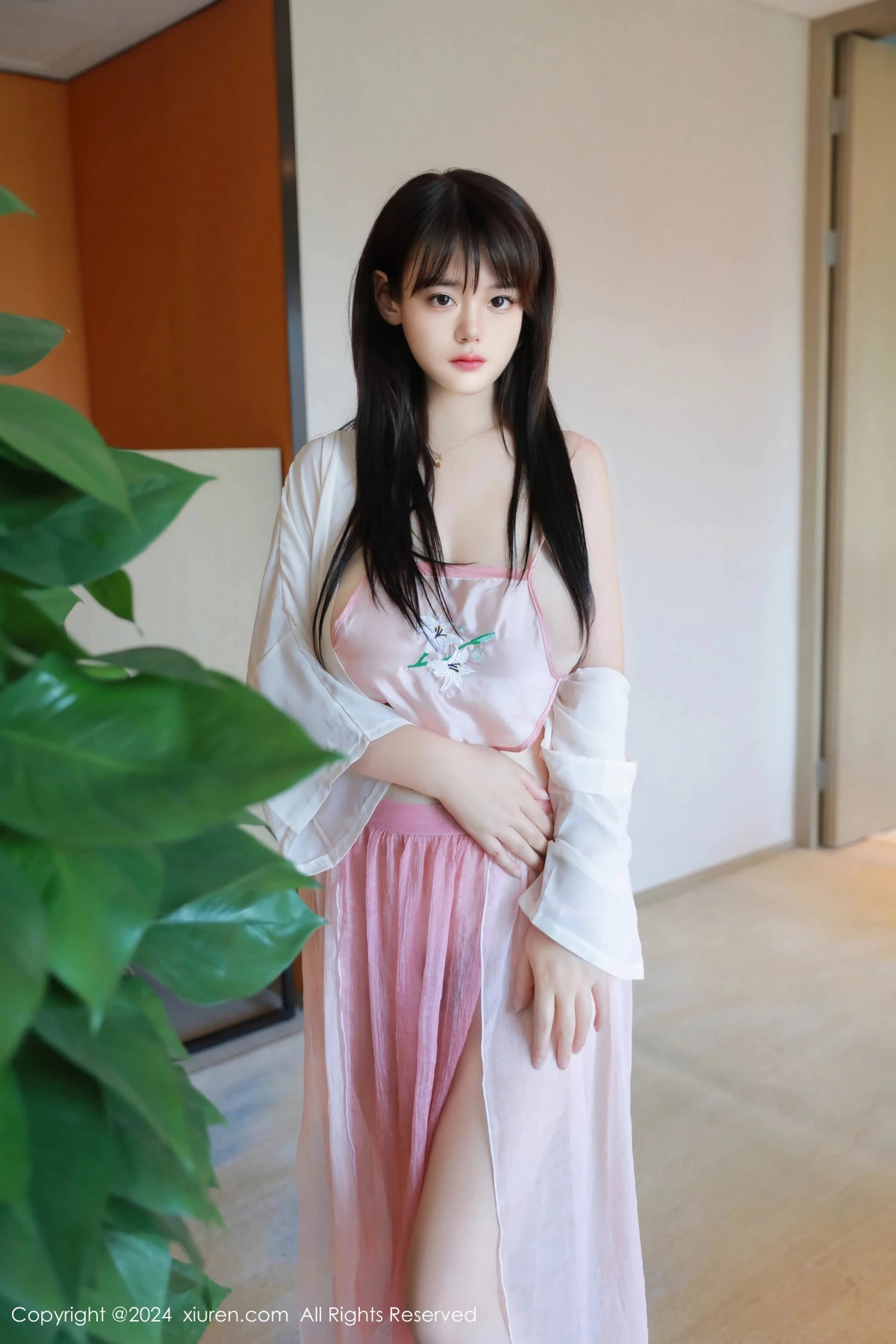 秀人集.com_[XiuRen秀人网]No.8724_模特陈柒柒性感粉色轻透布兜配粉色薄纱服饰秀丰满身材诱惑写真86P