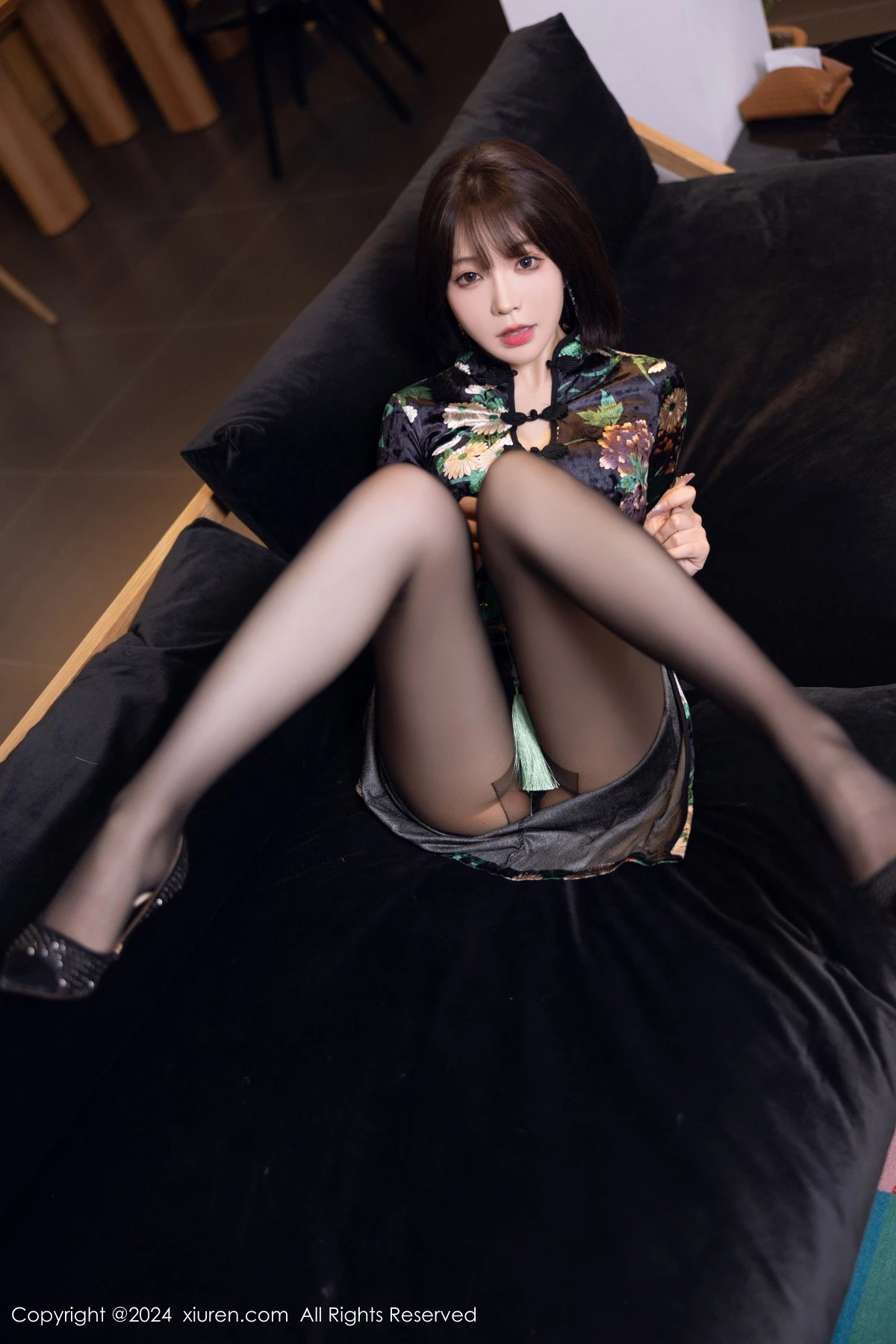 秀人集.com_[XiuRen秀人网]No.8876_女神徐莉芝Booty性感深色图案旗袍配超薄黑丝秀曼妙身姿诱惑写真88P