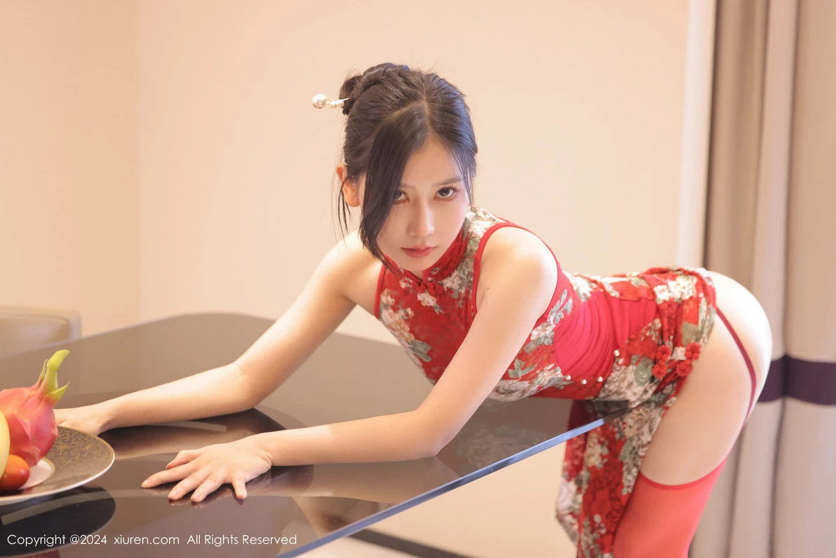 秀人集.com_[XiuRen秀人网]No.8871_模特尹甜甜性感红色旗袍服饰配红丝吊袜半撩秀翘臀美腿诱惑写真92P