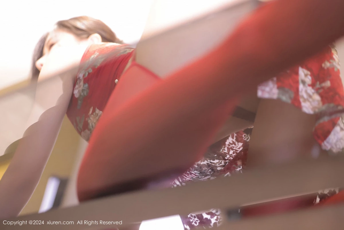 秀人集.com_[XiuRen秀人网]No.8871_模特尹甜甜性感红色旗袍服饰配红丝吊袜半撩秀翘臀美腿诱惑写真92P