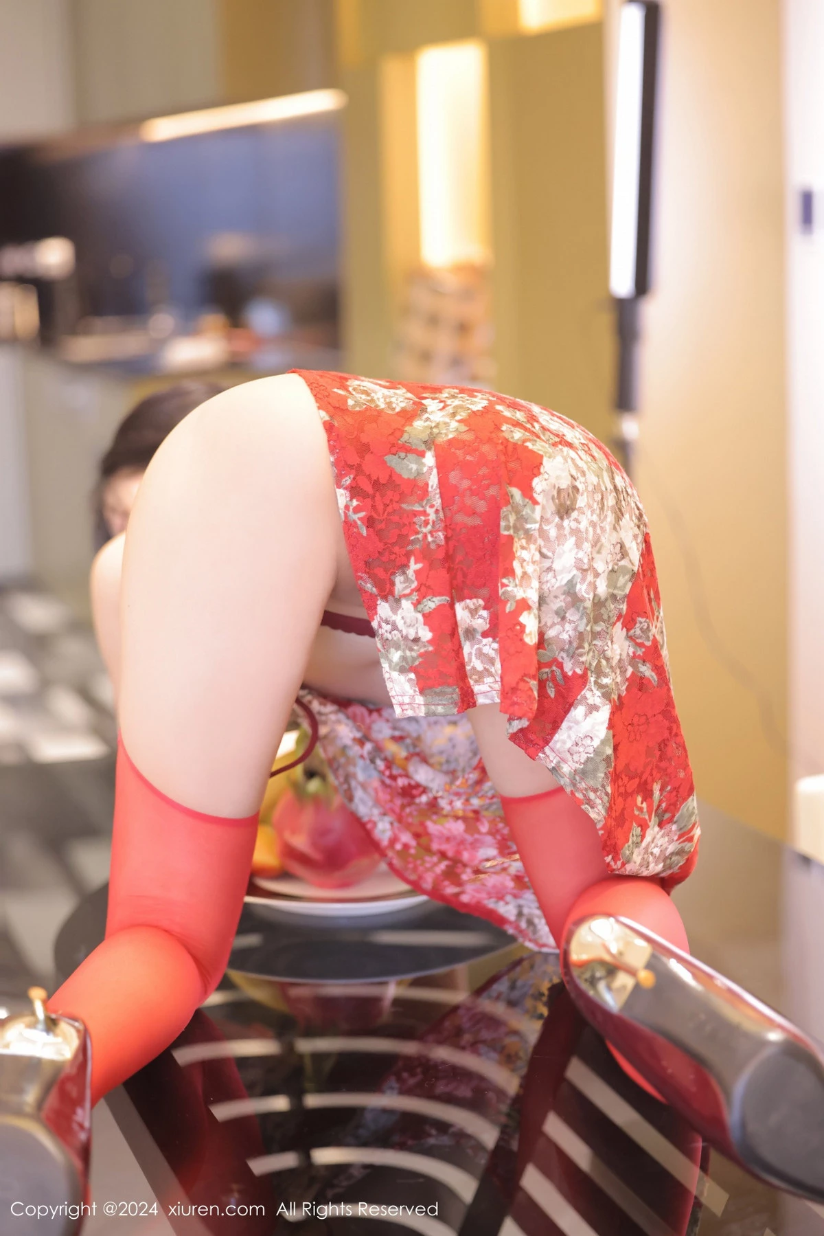 秀人集.com_[XiuRen秀人网]No.8871_模特尹甜甜性感红色旗袍服饰配红丝吊袜半撩秀翘臀美腿诱惑写真92P