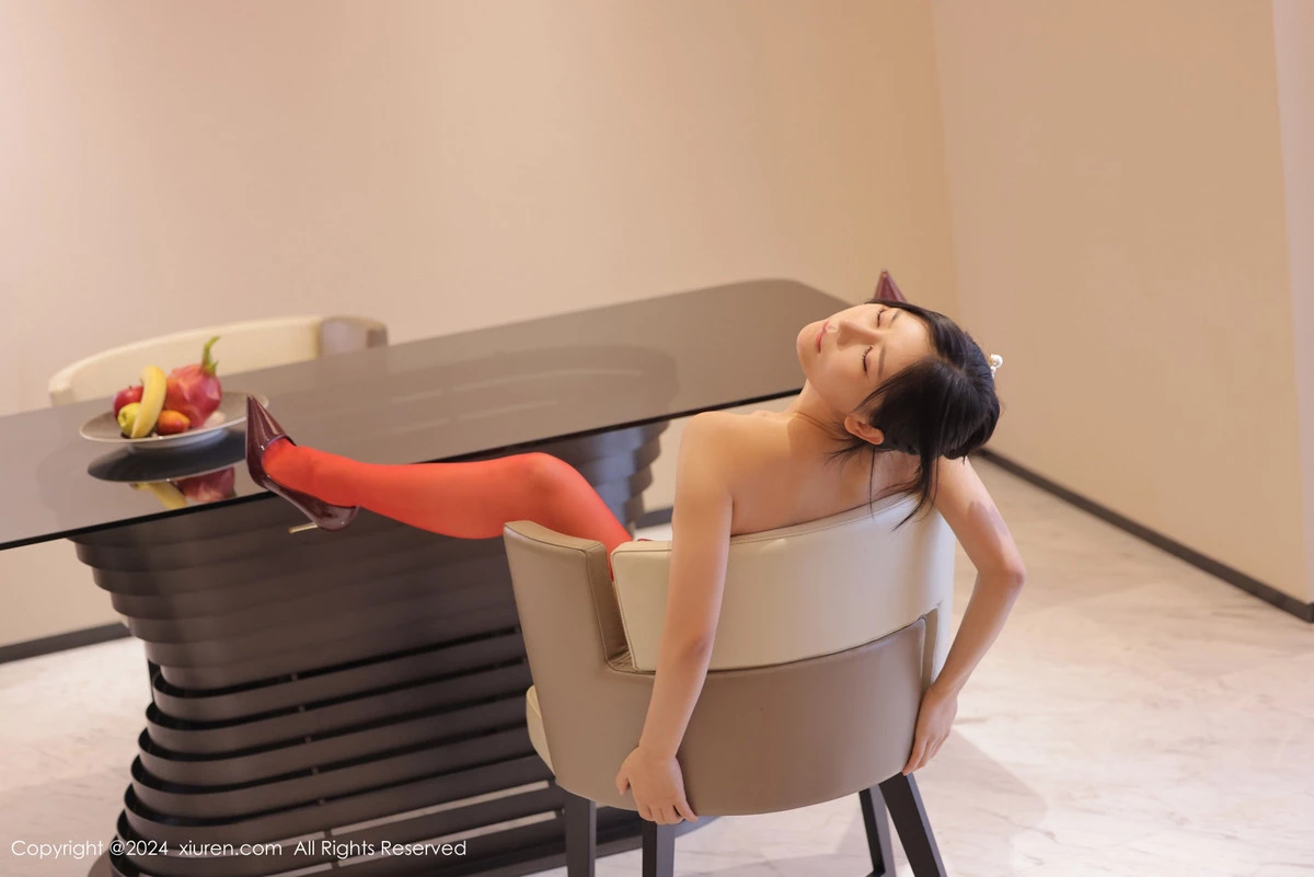 秀人集.com_[XiuRen秀人网]No.8871_模特尹甜甜性感红色旗袍服饰配红丝吊袜半撩秀翘臀美腿诱惑写真92P