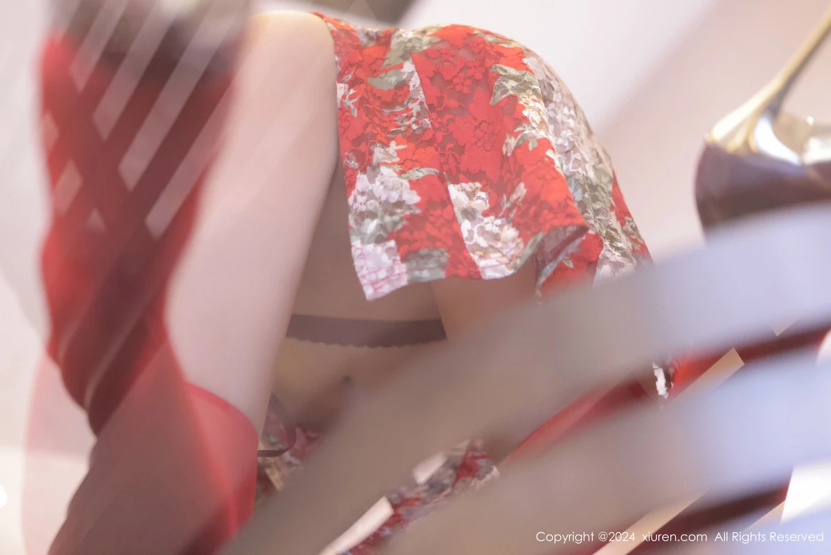 秀人集.com_[XiuRen秀人网]No.8871_模特尹甜甜性感红色旗袍服饰配红丝吊袜半撩秀翘臀美腿诱惑写真92P