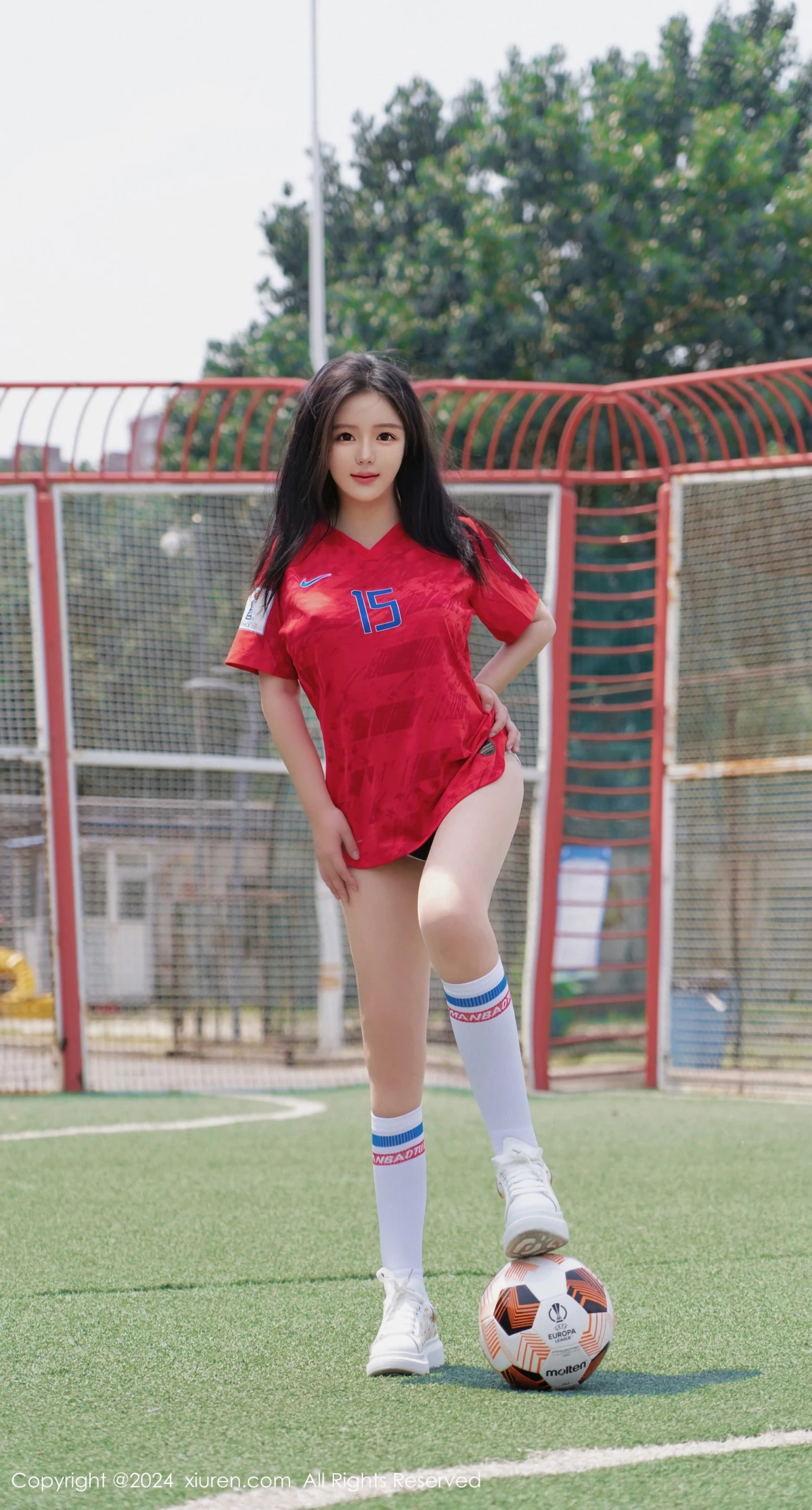 秀人集.com_[XiuRen秀人网]No.8733_模特小薯条nienie足球场景性感红色足球服饰秀曼妙身姿诱惑写真87P
