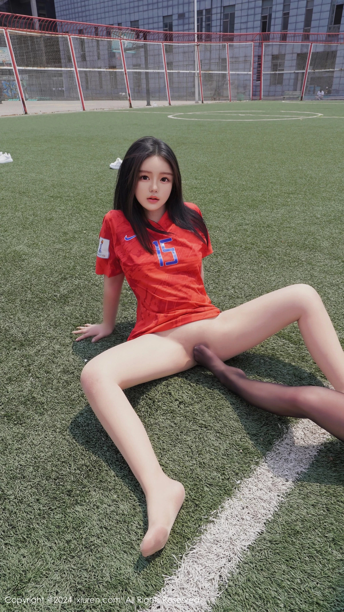 秀人集.com_[XiuRen秀人网]No.8733_模特小薯条nienie足球场景性感红色足球服饰秀曼妙身姿诱惑写真87P