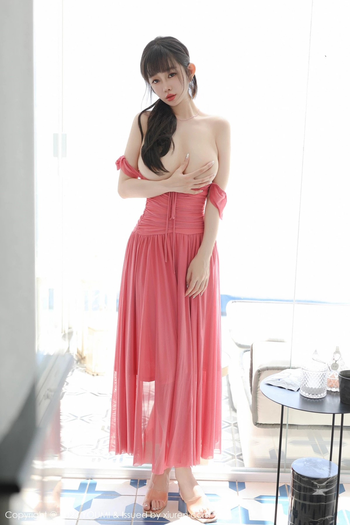 秀人集.com_[YouMi尤蜜荟]Vol.1077_女神王雨纯性感红色露肩连衣长裙配超薄肉丝秀曼妙身姿诱惑写真94P