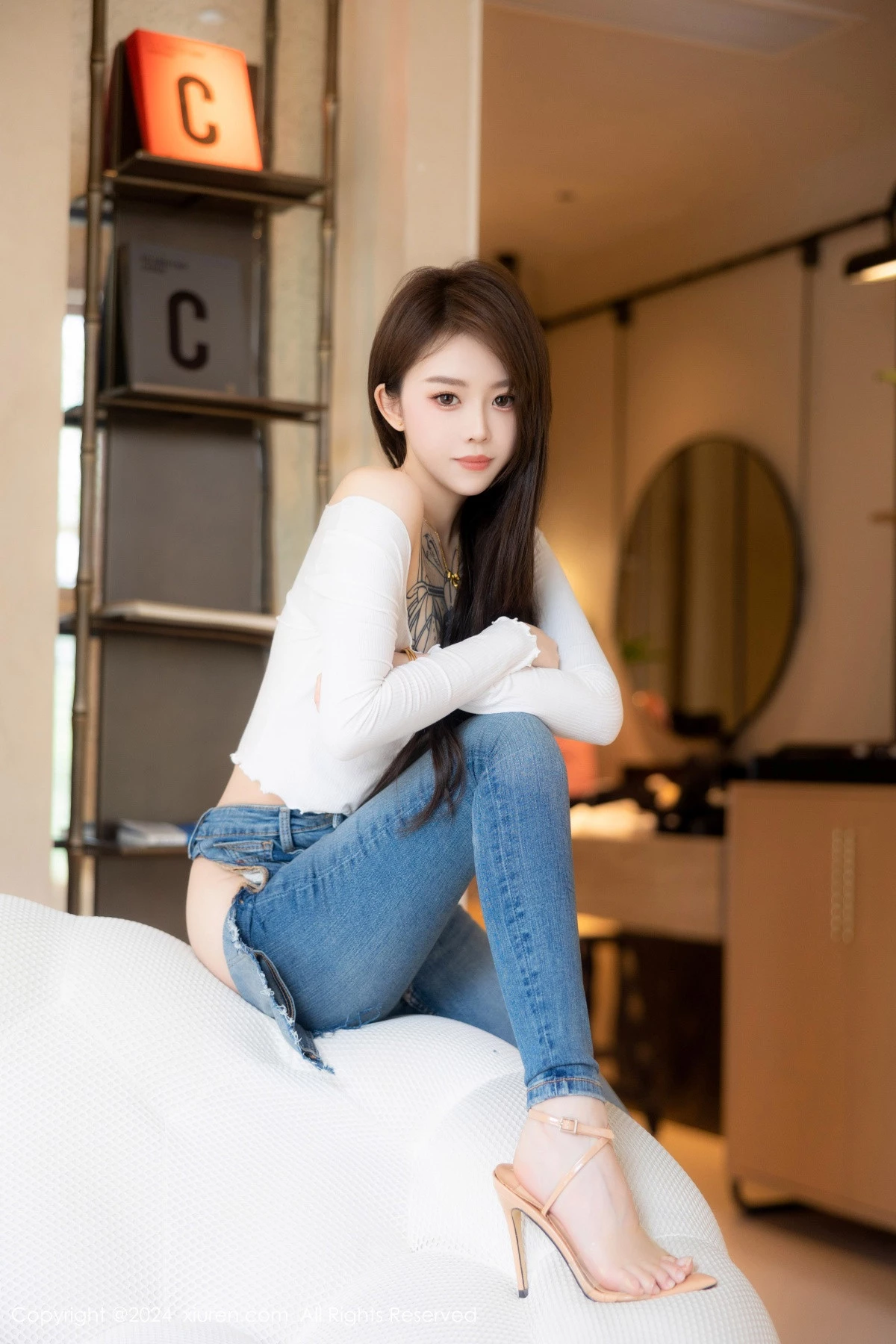 秀人集.com_[XiuRen秀人网]No.8740_模特奶瓶私房性感白色T恤配蓝色牛仔裤半脱秀曼妙身姿迷人写真82P