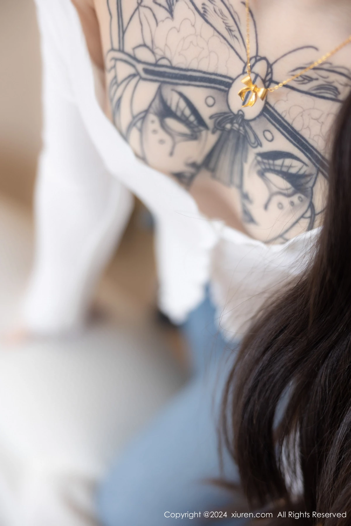 秀人集.com_[XiuRen秀人网]No.8740_模特奶瓶私房性感白色T恤配蓝色牛仔裤半脱秀曼妙身姿迷人写真82P