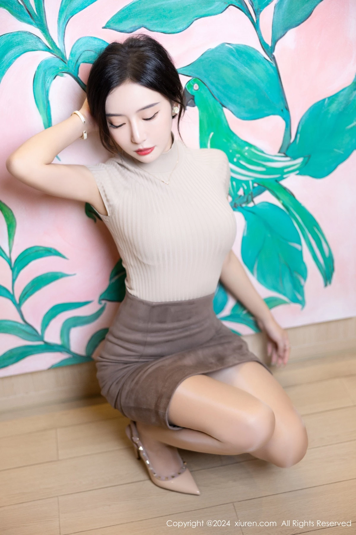 秀人集.com_[XiuRen秀人网]No.8741_女神王馨瑶yanni浅色上衣配短裙露闪亮肉丝秀丰满身姿诱惑写真80P