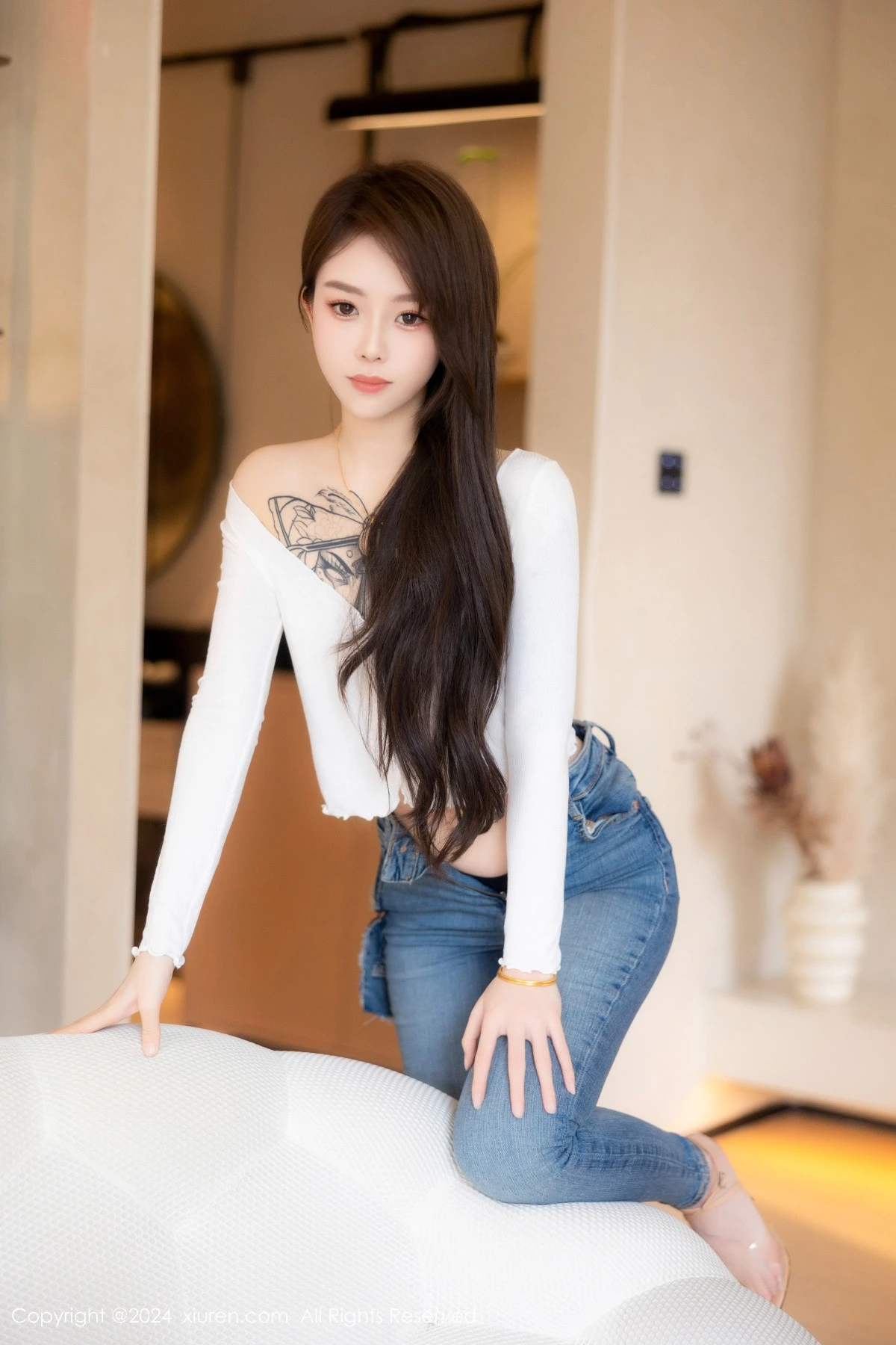 秀人集.com_[XiuRen秀人网]No.8740_模特奶瓶私房性感白色T恤配蓝色牛仔裤半脱秀曼妙身姿迷人写真82P