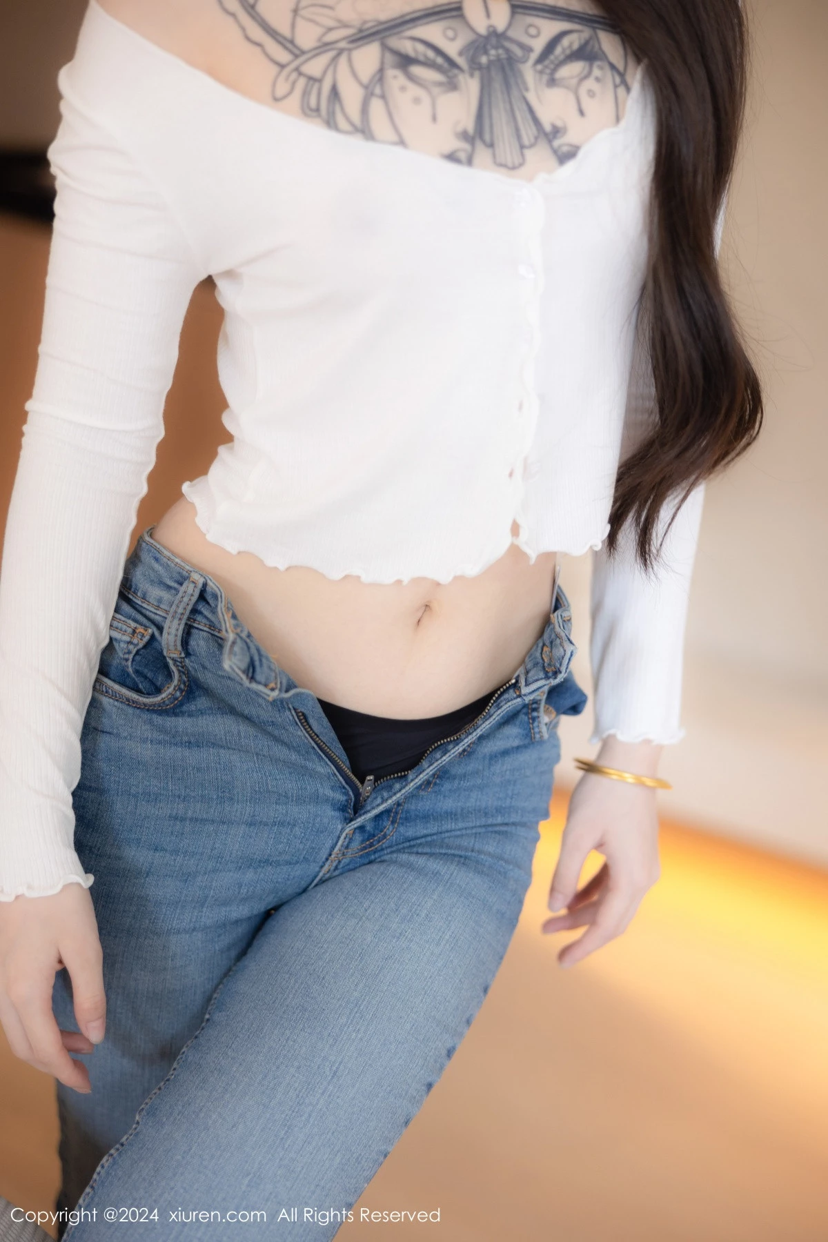 秀人集.com_[XiuRen秀人网]No.8740_模特奶瓶私房性感白色T恤配蓝色牛仔裤半脱秀曼妙身姿迷人写真82P