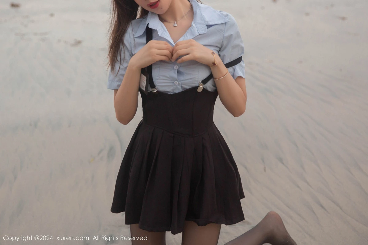 秀人集.com_[XiuRen秀人网]No.8752_女神绮里嘉ula性感淡蓝T配背带裙露超薄黑丝秀曼妙身姿诱惑写真80P