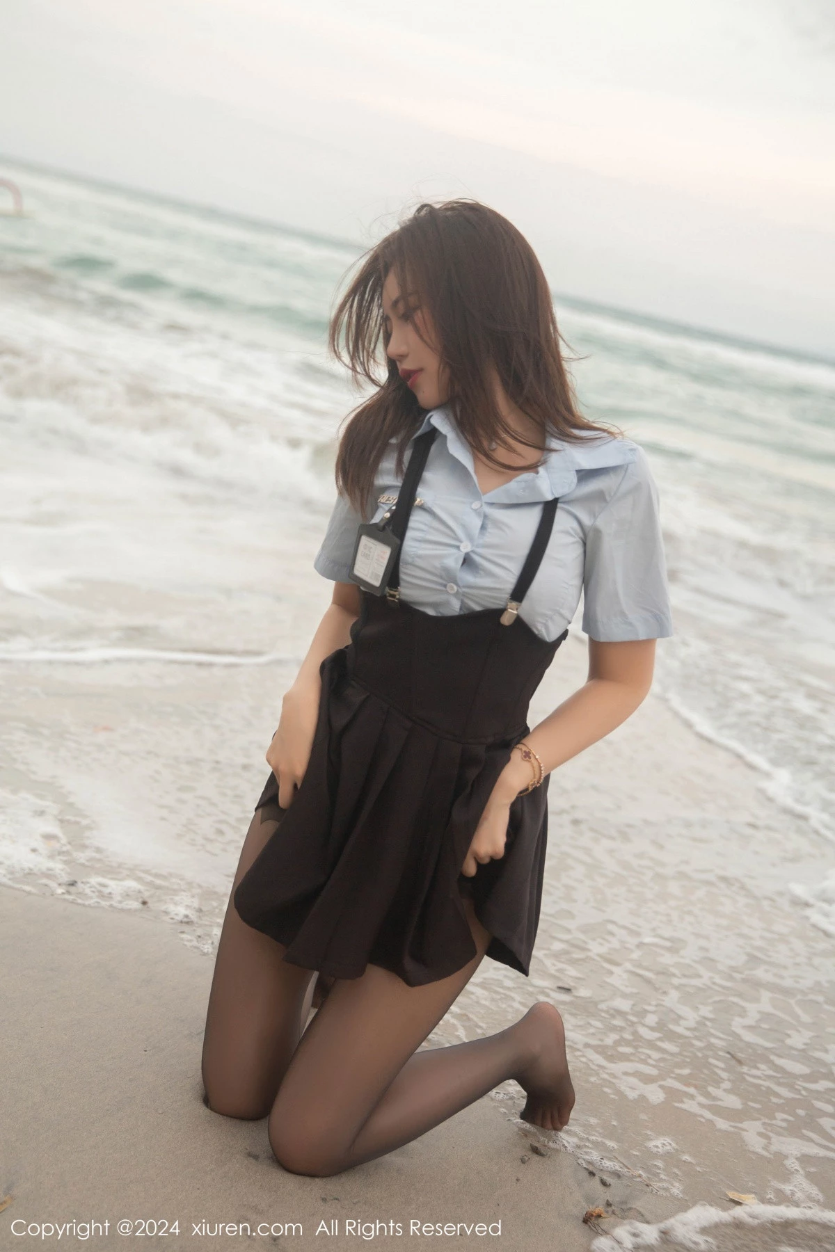 秀人集.com_[XiuRen秀人网]No.8752_女神绮里嘉ula性感淡蓝T配背带裙露超薄黑丝秀曼妙身姿诱惑写真80P