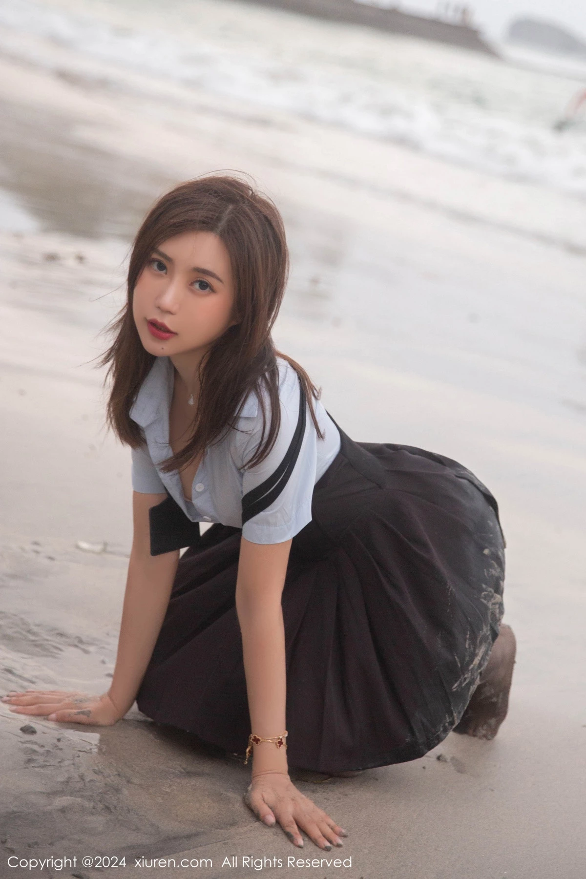 秀人集.com_[XiuRen秀人网]No.8752_女神绮里嘉ula性感淡蓝T配背带裙露超薄黑丝秀曼妙身姿诱惑写真80P