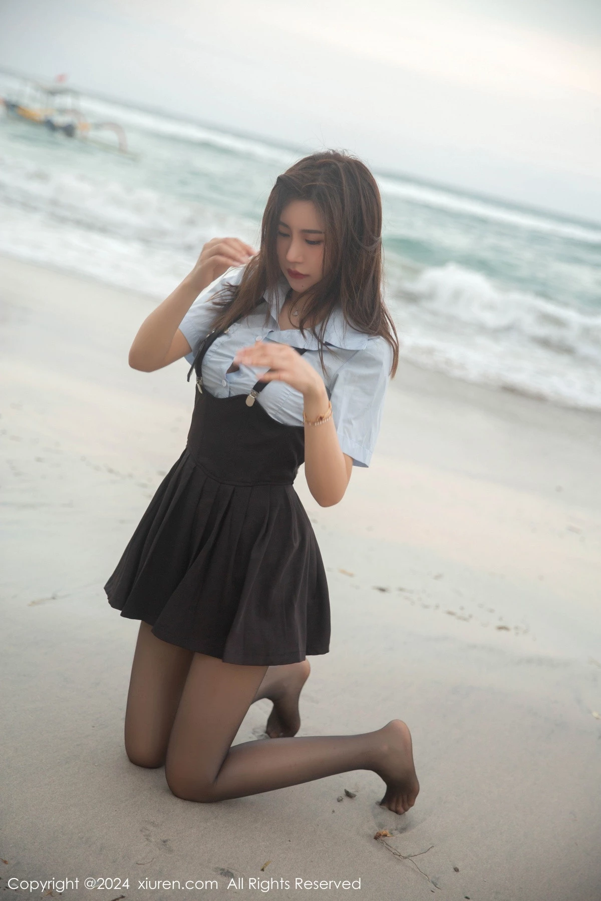 秀人集.com_[XiuRen秀人网]No.8752_女神绮里嘉ula性感淡蓝T配背带裙露超薄黑丝秀曼妙身姿诱惑写真80P