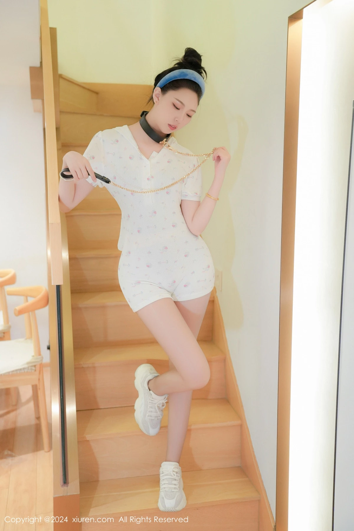 秀人集.com_[XiuRen秀人网]No.8930_模特小波多私房性感白色上衣配白色丝袜秀凹凸身材惹火诱惑写真82P