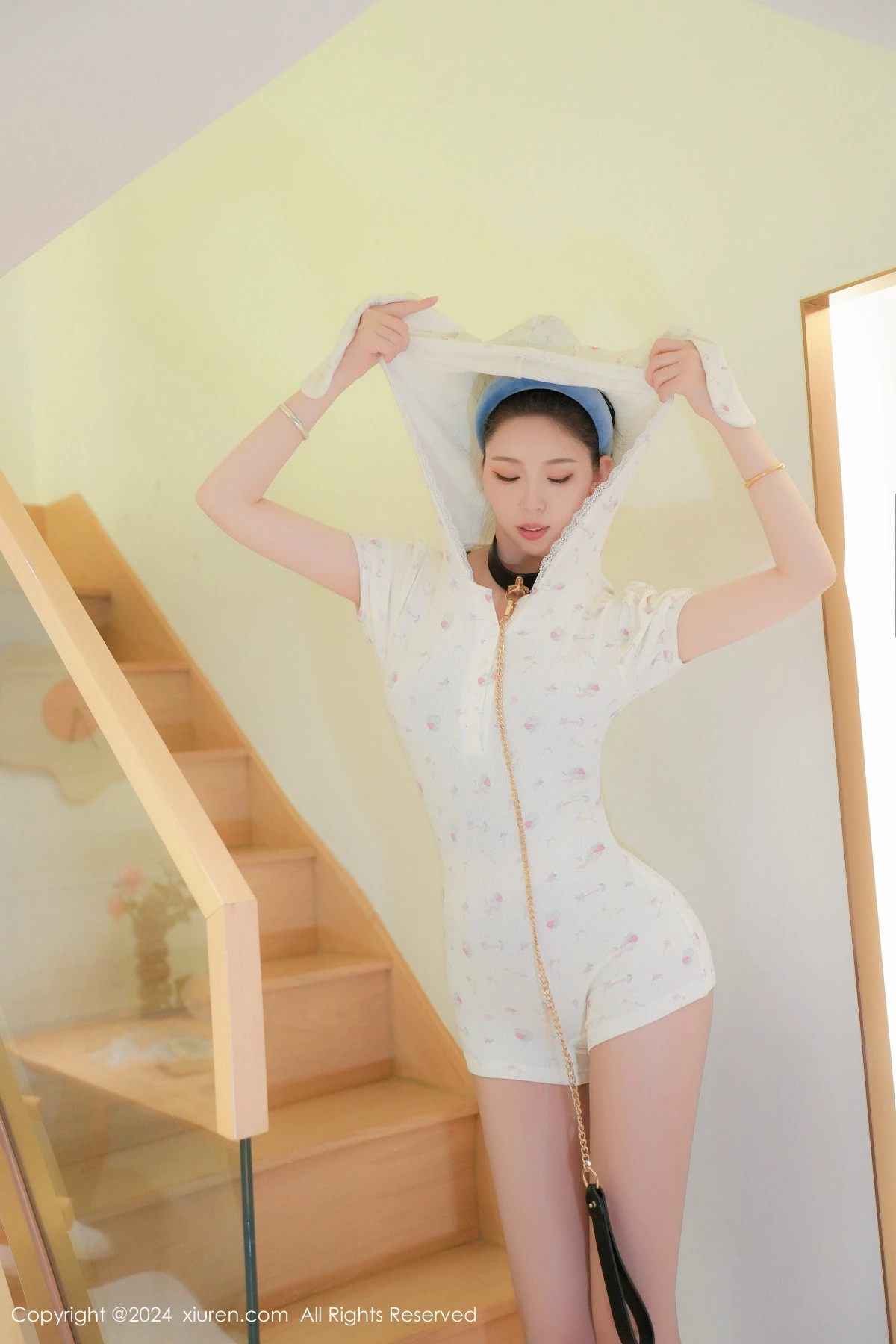 秀人集.com_[XiuRen秀人网]No.8930_模特小波多私房性感白色上衣配白色丝袜秀凹凸身材惹火诱惑写真82P
