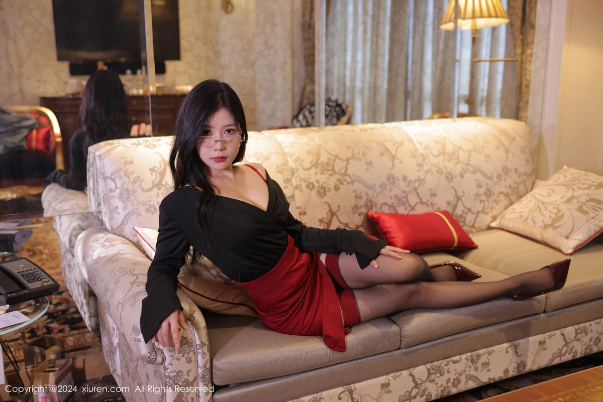 秀人集.com_[XiuRen秀人网]No.8931_模特尹甜甜性感红色短裙露红色蕾丝内衣配超薄黑丝迷人诱惑写真98P