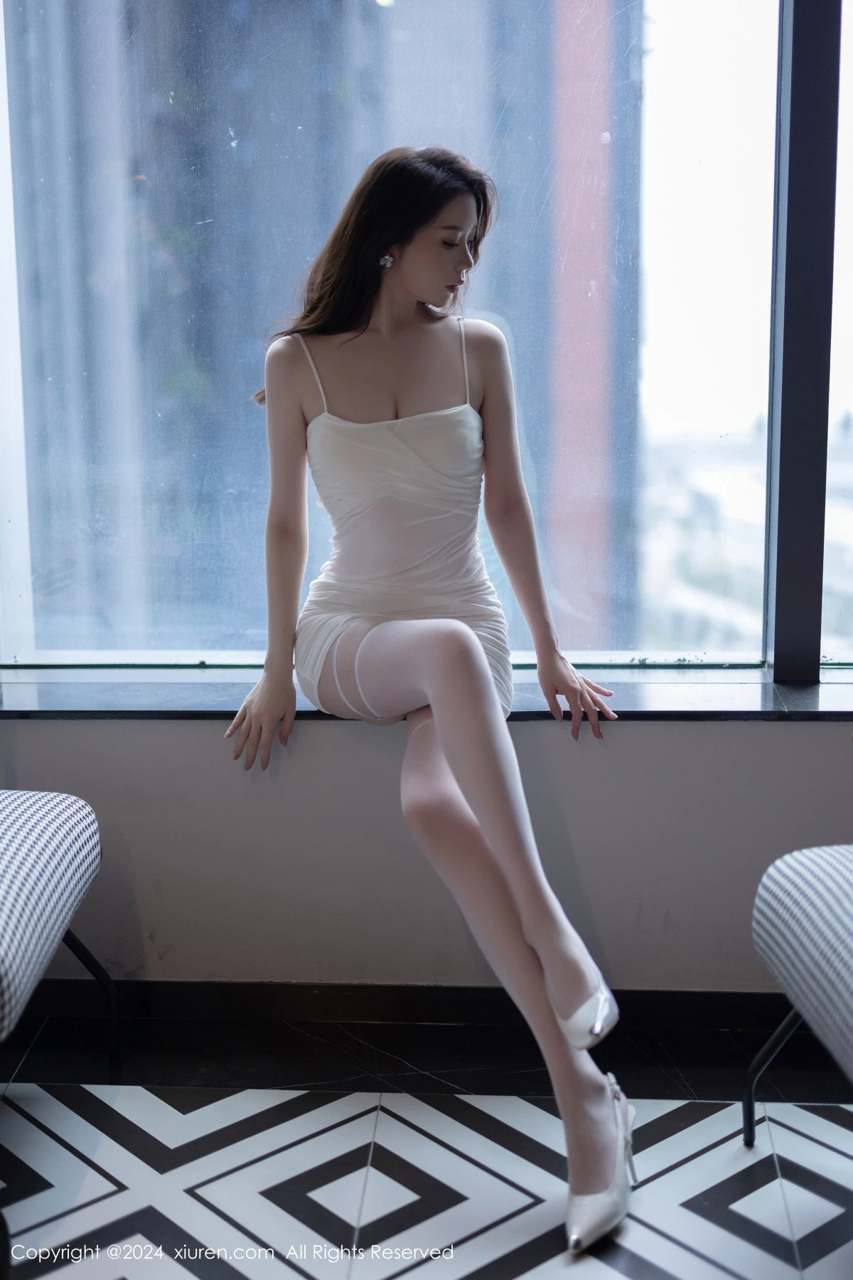 秀人集.com_[XiuRen秀人网]No.8941_模特梦心玥性感白色连衣短裙配白丝吊袜秀高挑曼妙身姿诱惑写真90P