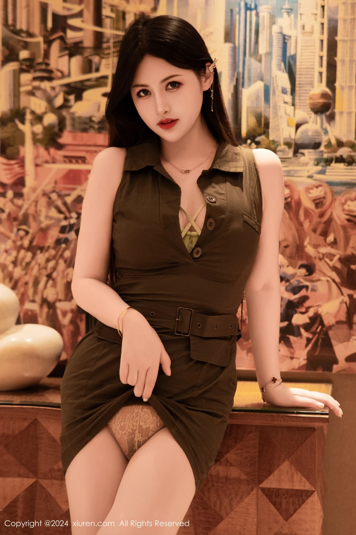 秀人集.com_[XiuRen秀人网]No.8940_模特诗诗kiki深色连衣裙露性感内衣配原色丝袜秀丰腴身姿诱惑写真72P
