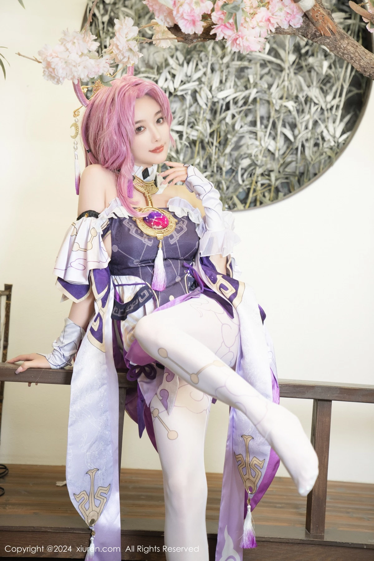 秀人集.com_[XiuRen秀人网]No.8943_女神杨晨晨Yome性感紫色Cosplay服饰配白丝袜秀丰满身材诱惑写真79P