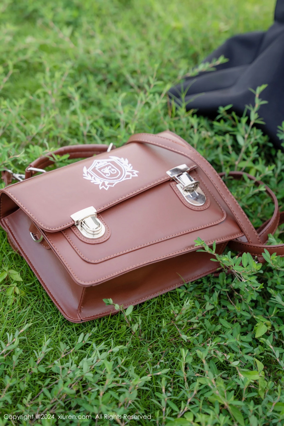 秀人集.com_[XiuRen秀人网]No.8948_新人模特拍黄瓜girl性感JK制服露白色蕾丝内衣秀曼妙身姿诱惑写真81P