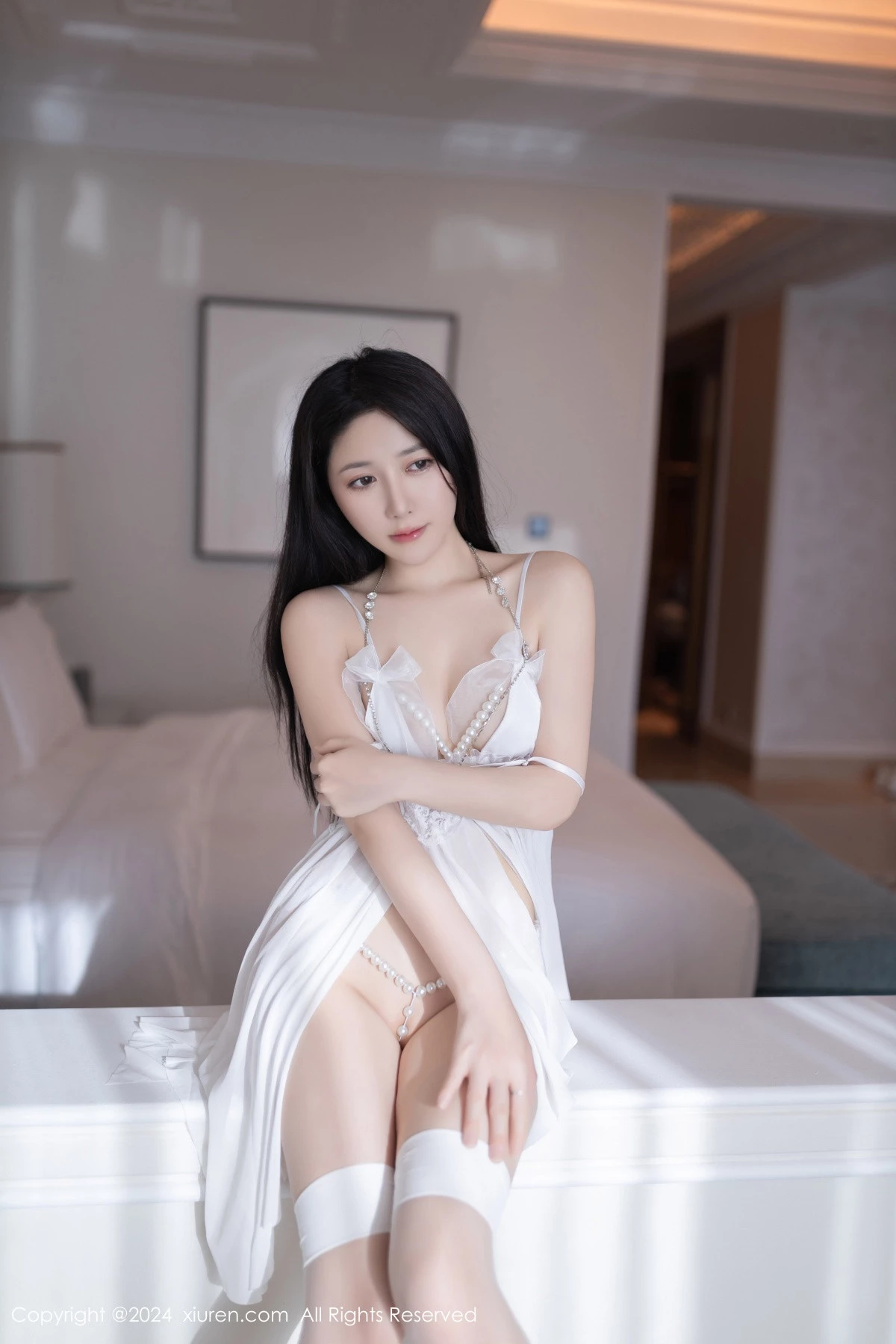 秀人集.com_[XiuRen秀人网]No.8962_模特鱼子酱Fish性感白色轻透连衣裙露珍珠内衣秀惹火身材诱惑写真80P