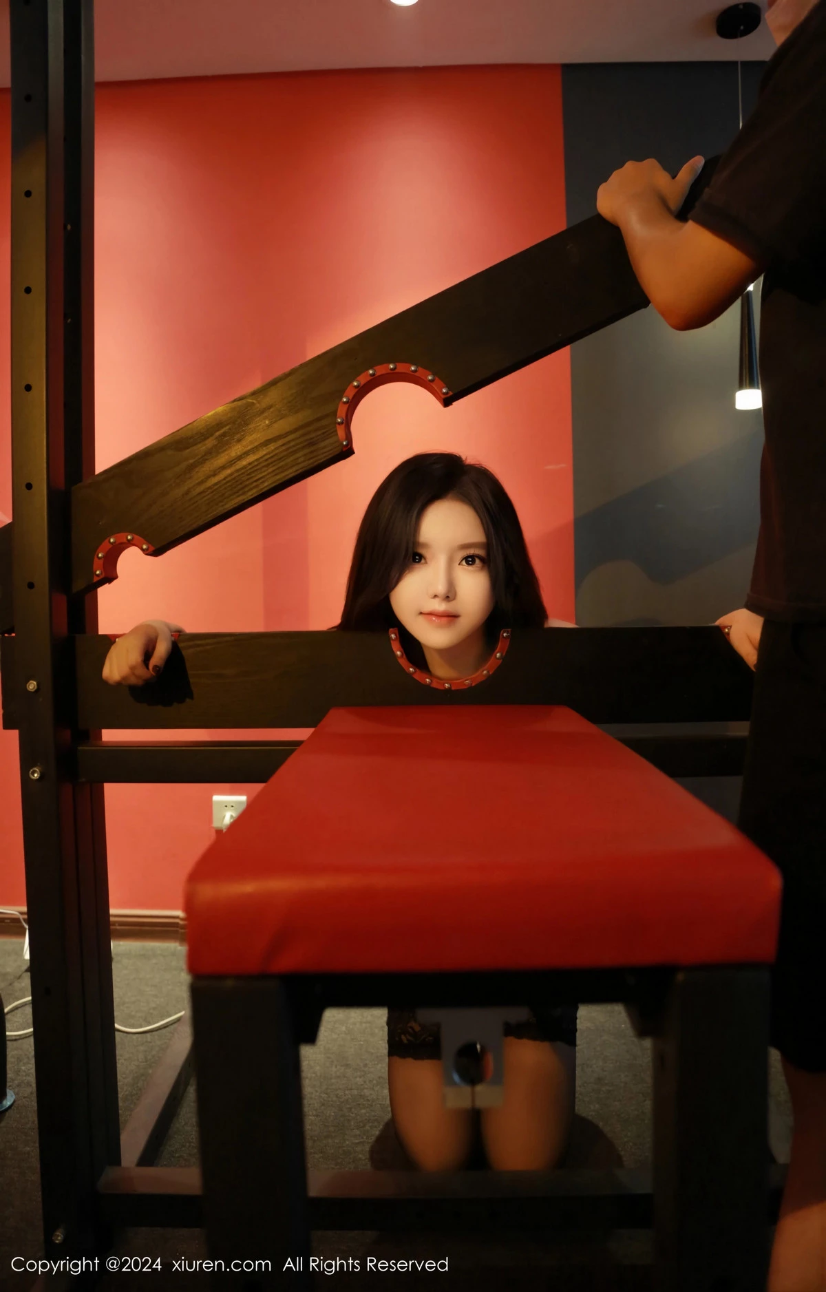 秀人集.com_[XiuRen秀人网]No.8956_模特小薯条nienie性感黑色连衣短裙配黑丝袜秀完美身材诱惑写真69P