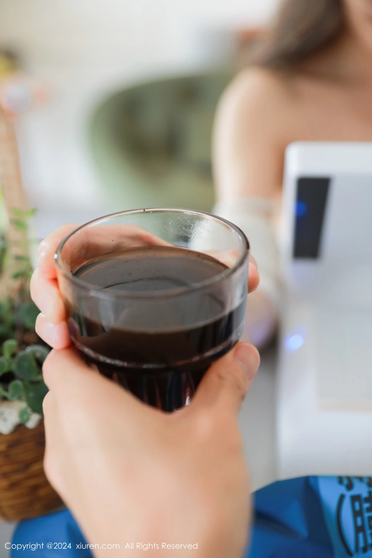 秀人集.com_[XiuRen秀人网]No.8964_模特桃妖夭性感白色服饰配超短牛仔裤秀曼妙身姿惹火诱惑写真83P