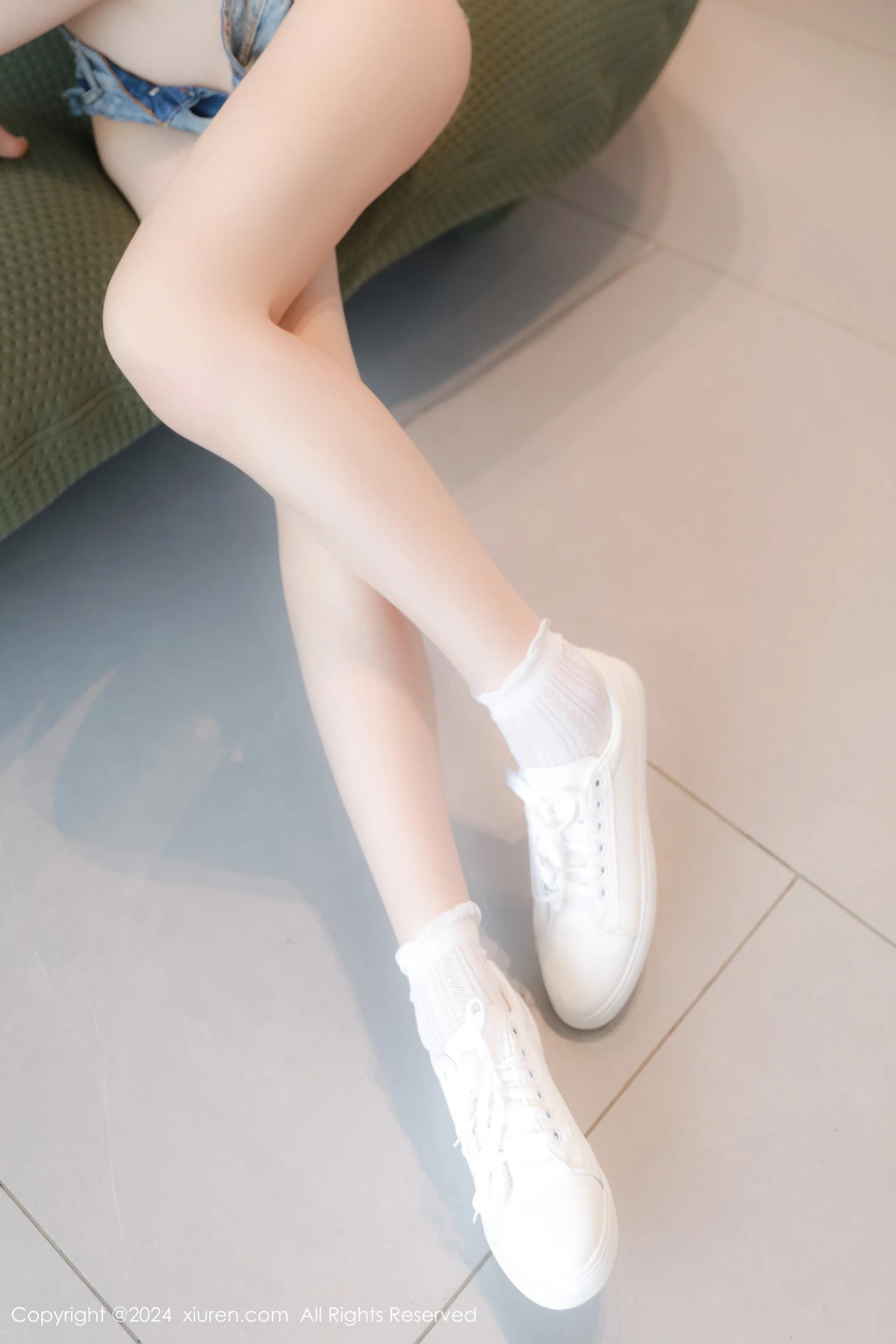 秀人集.com_[XiuRen秀人网]No.8964_模特桃妖夭性感白色服饰配超短牛仔裤秀曼妙身姿惹火诱惑写真83P