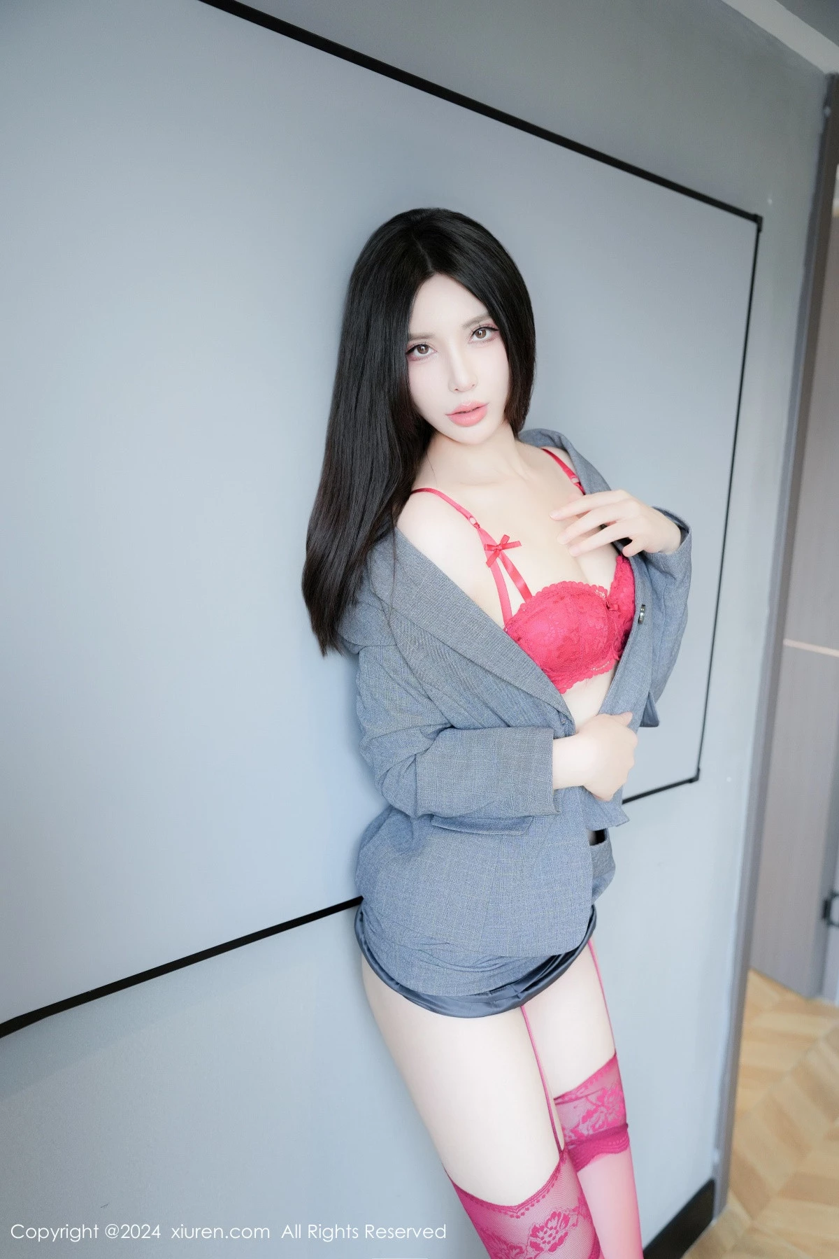 秀人集.com_[XiuRen秀人网]No.8967_模特曼柔性感西服露红色蕾丝内衣配红丝吊袜秀曼妙身姿诱惑写真80P