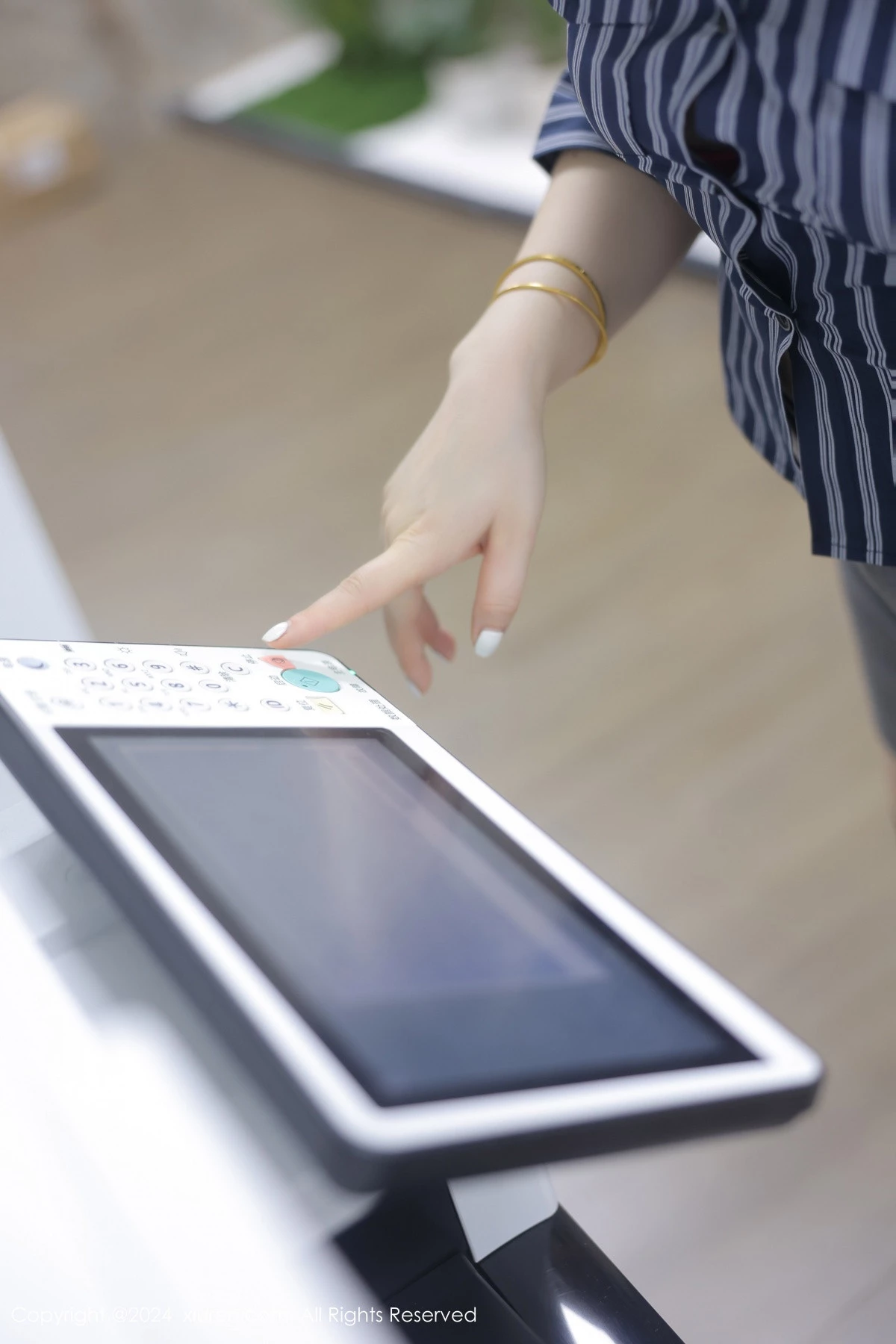 秀人集.com_[XiuRen秀人网]No.8971_模特诗诗kiki性感OL衬衫露红色内衣配黑丝袜秀惹火身材诱惑写真85P