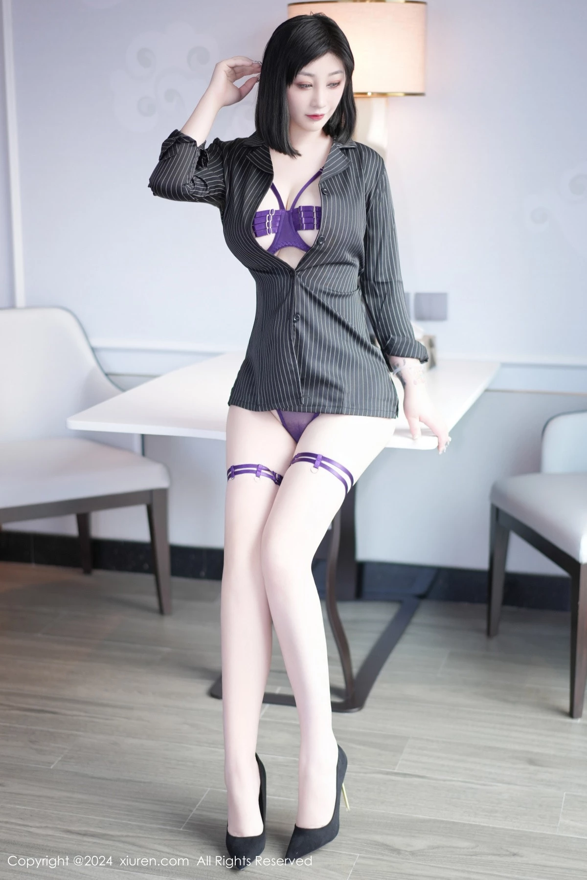 秀人集.com_[XiuRen秀人网]No.8986_女神妲己_Toxic性感紫色情趣内衣配白色丝袜秀雪峰美臀诱惑写真60P