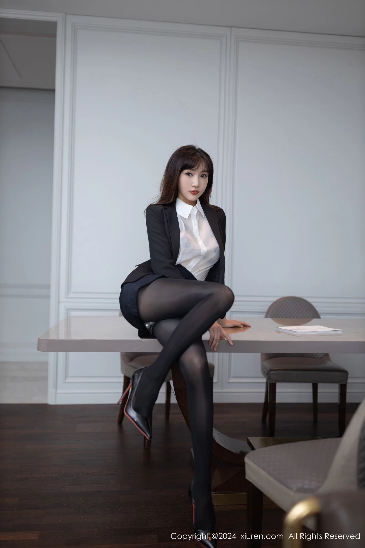 秀人集.com_[XiuRen秀人网]No.8988_模特陆萱萱白色薄透衬衫露黑色情趣内衣配开档黑丝极致魅惑写真80P