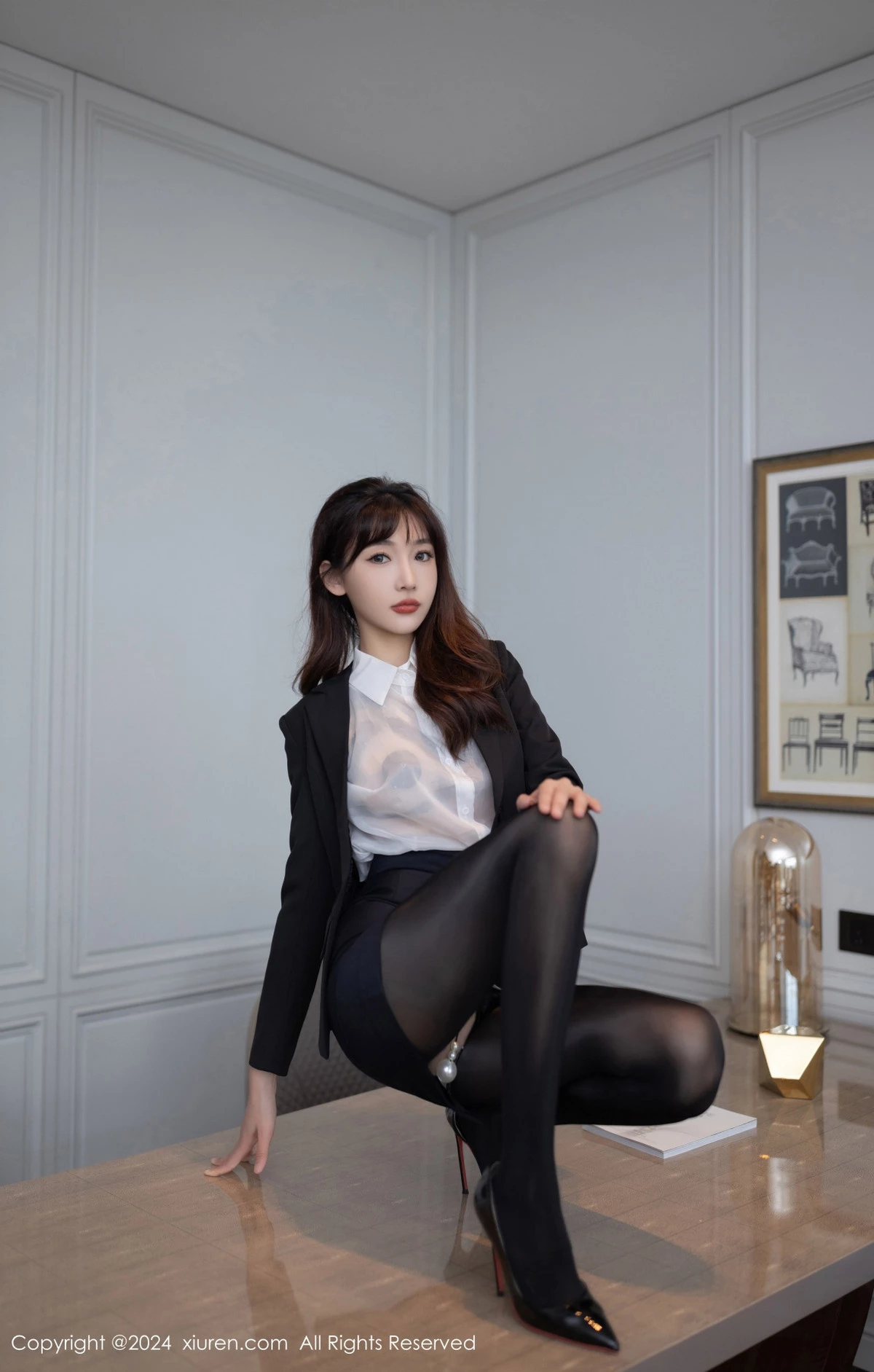 秀人集.com_[XiuRen秀人网]No.8988_模特陆萱萱白色薄透衬衫露黑色情趣内衣配开档黑丝极致魅惑写真80P